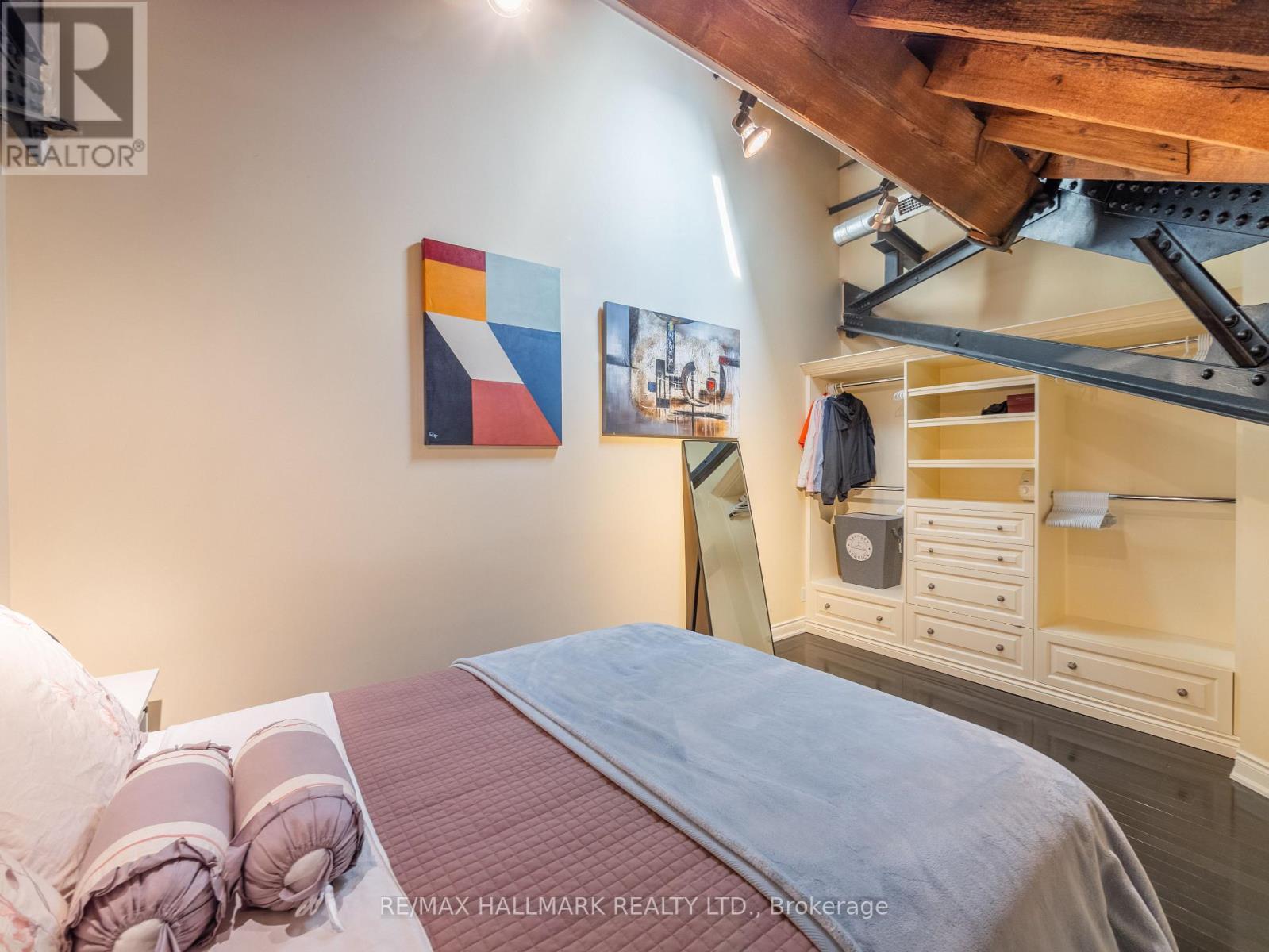 301 - 384 Sunnyside Avenue, Toronto, ON - Indoor Photo Showing Bedroom