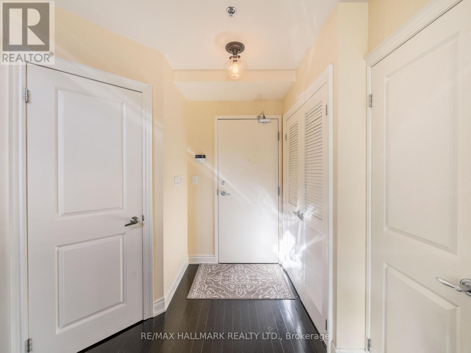 301 - 384 Sunnyside Avenue, Toronto, ON - Indoor Photo Showing Other Room