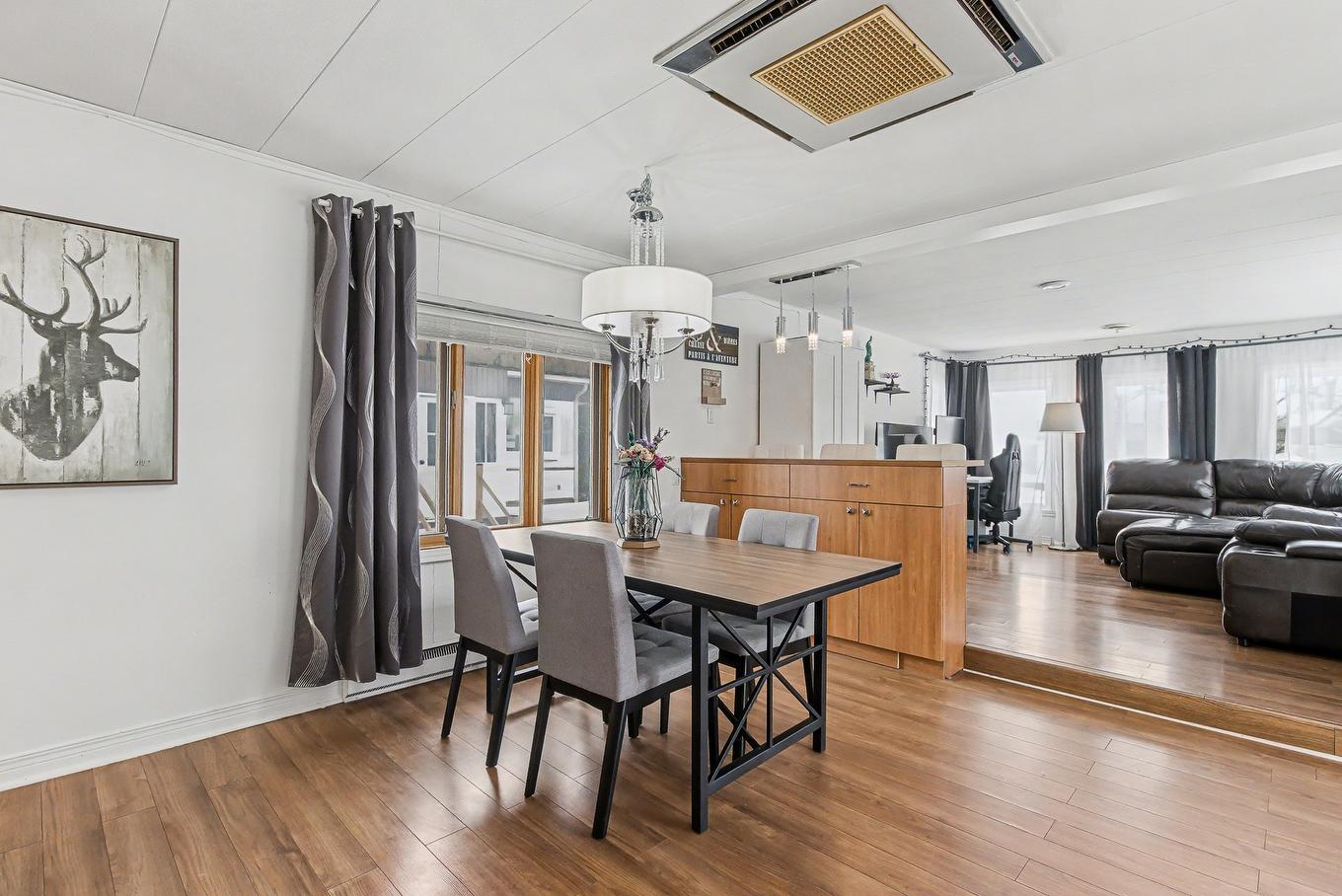 Salle à manger - 316-3950 Boul. Sir-Wilfrid-Laurier, Longueuil (Saint-Hubert), QC - Indoor