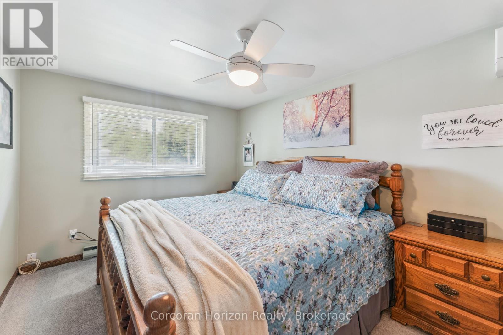 6845 Wilinger Street, Niagara Falls (Stamford), ON - Indoor Photo Showing Bedroom