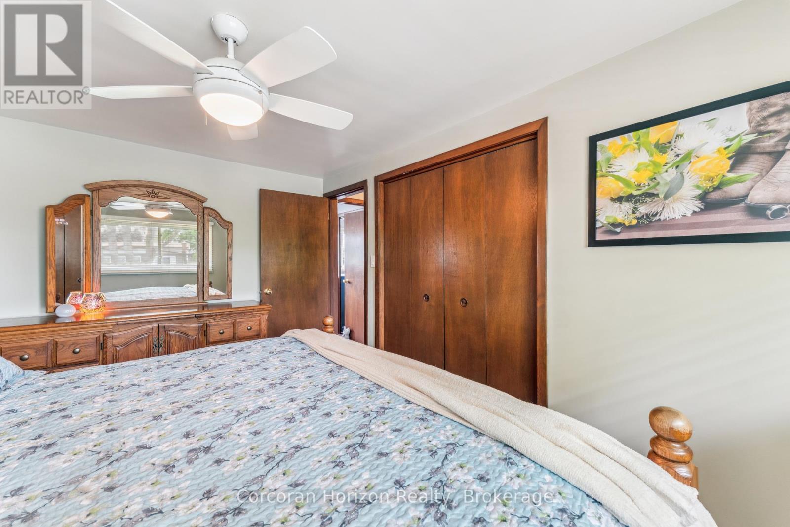 6845 Wilinger Street, Niagara Falls (Stamford), ON - Indoor Photo Showing Bedroom