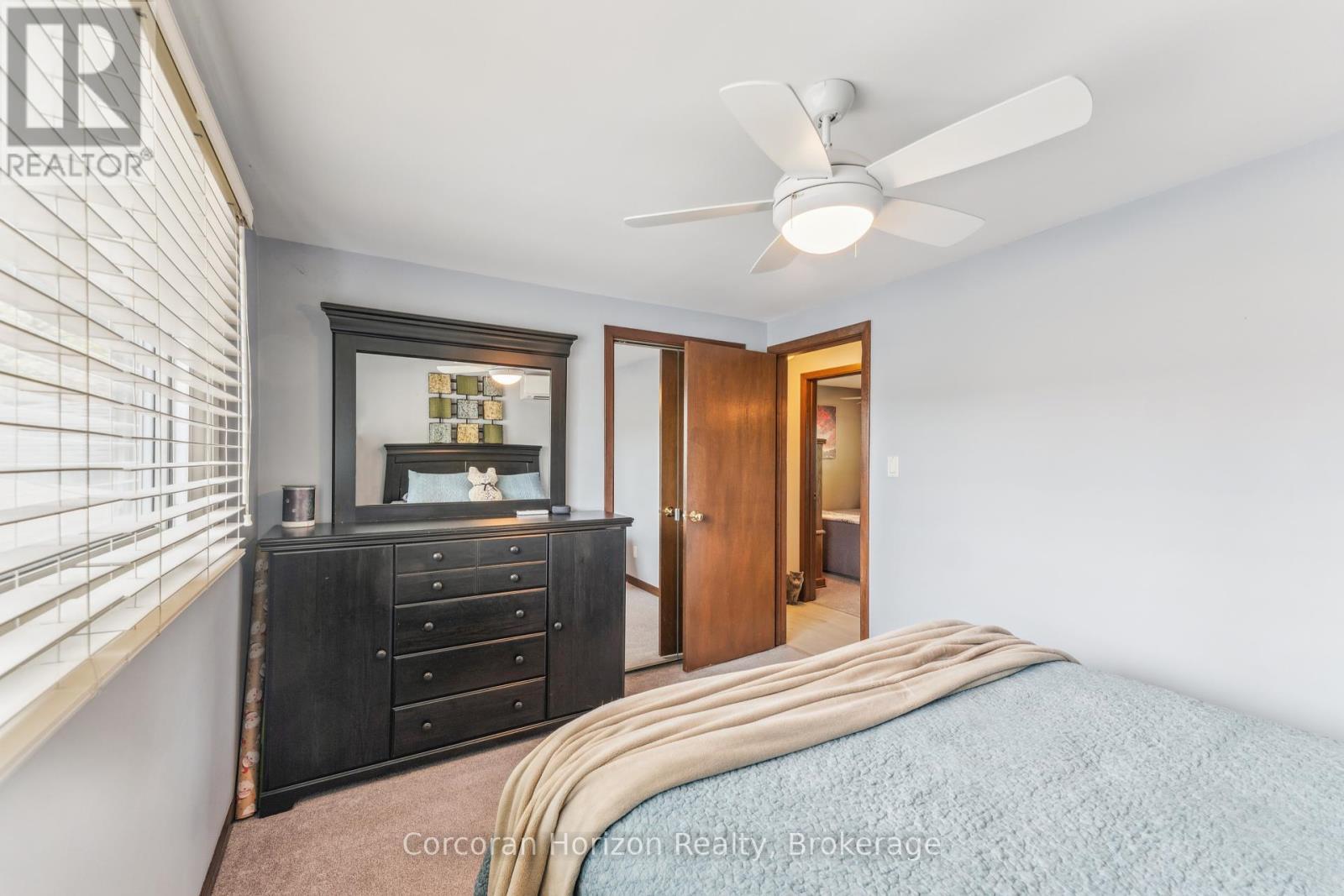 6845 Wilinger Street, Niagara Falls (Stamford), ON - Indoor Photo Showing Bedroom