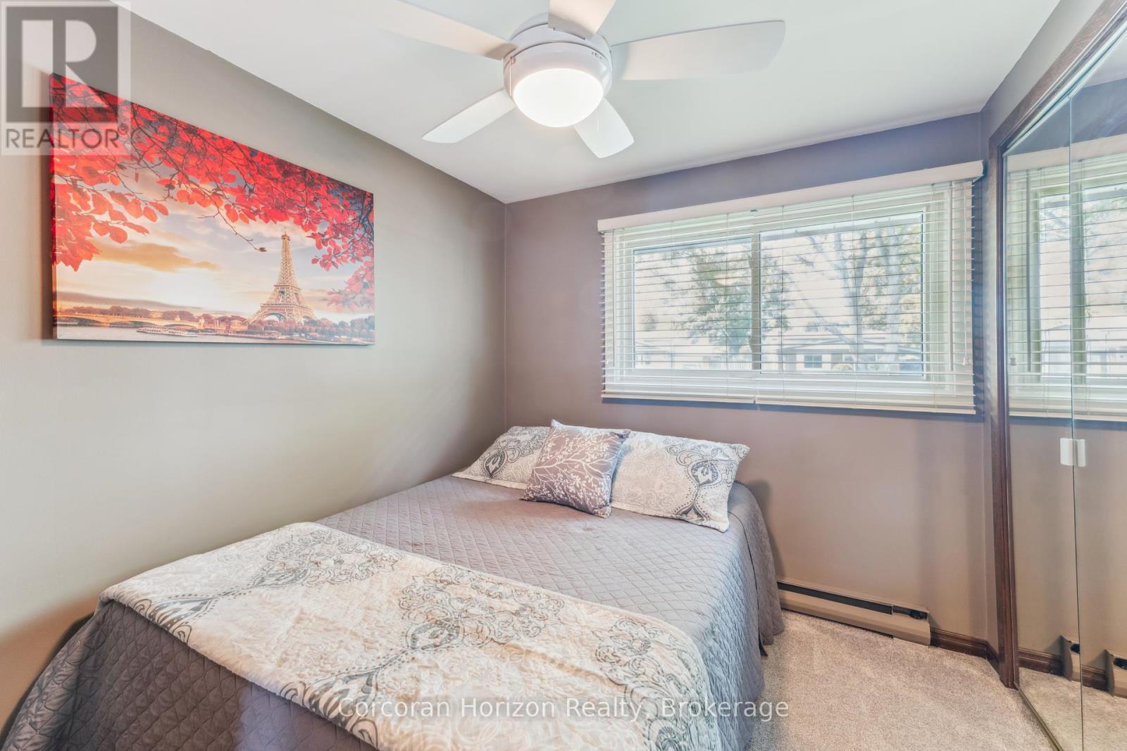 6845 Wilinger Street, Niagara Falls (Stamford), ON - Indoor Photo Showing Bedroom