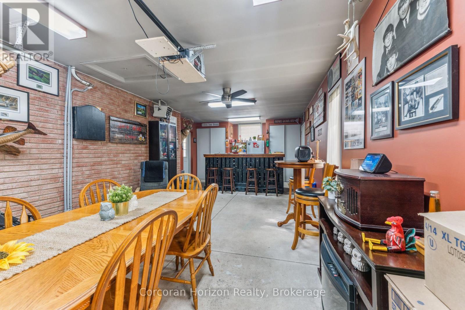 6845 Wilinger Street, Niagara Falls (Stamford), ON - Indoor Photo Showing Dining Room