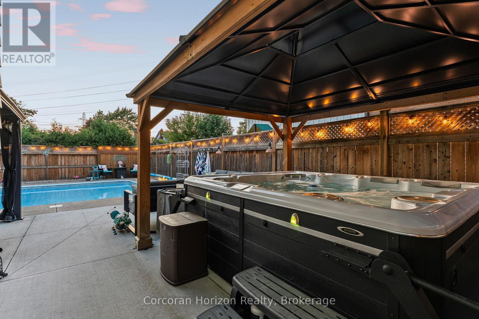 6845 Wilinger Street, Niagara Falls (Stamford), ON - Outdoor With In Ground Pool