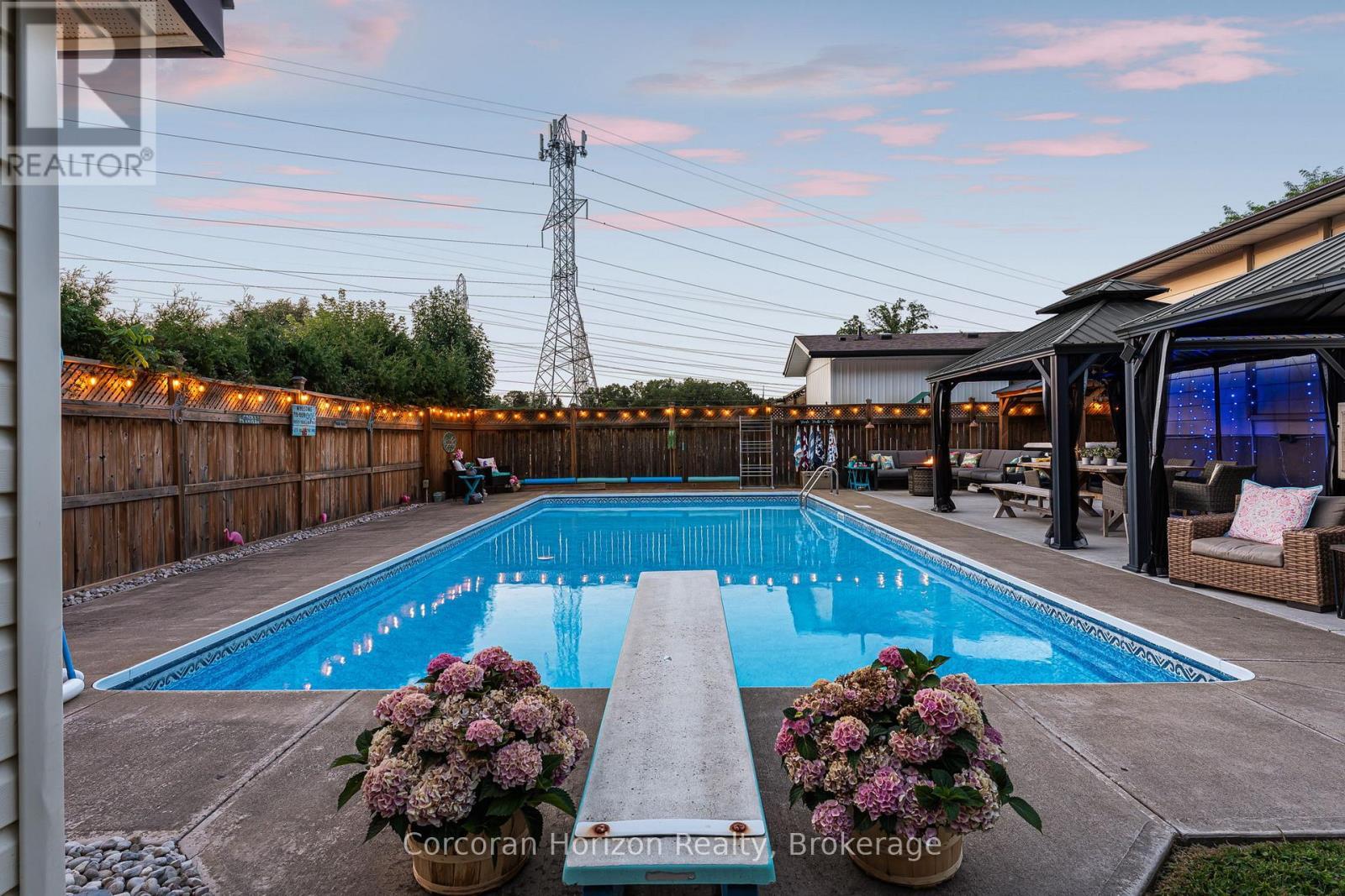 6845 Wilinger Street, Niagara Falls (Stamford), ON - Outdoor With In Ground Pool