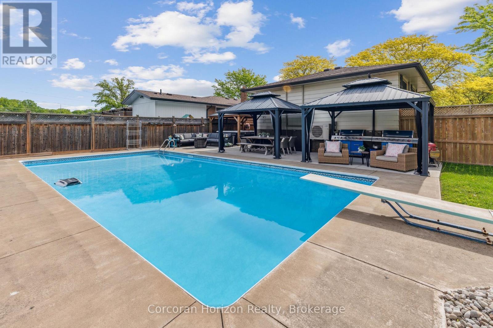 6845 Wilinger Street, Niagara Falls (Stamford), ON - Outdoor With In Ground Pool
