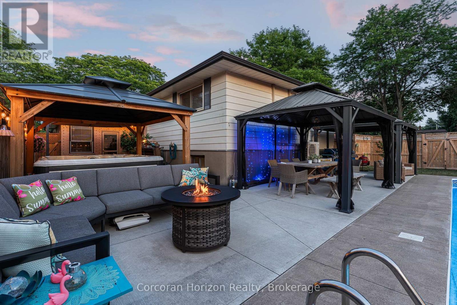 6845 Wilinger Street, Niagara Falls (Stamford), ON - Outdoor With Deck Patio Veranda