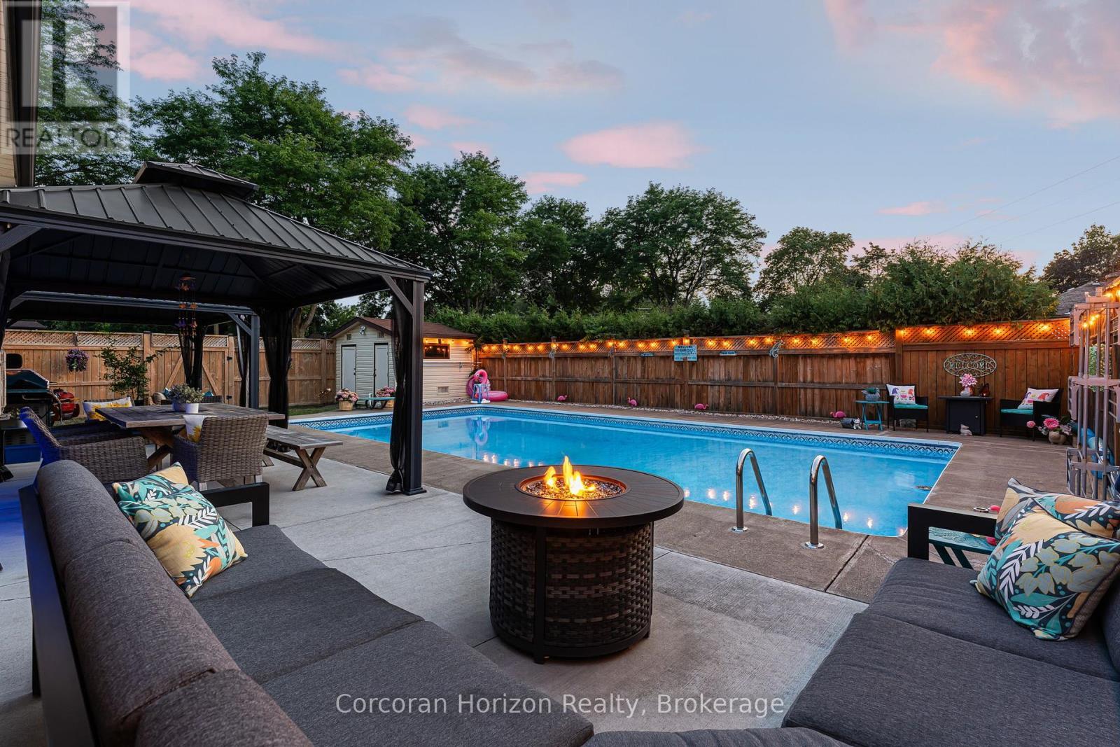 6845 Wilinger Street, Niagara Falls (Stamford), ON - Outdoor With In Ground Pool With Deck Patio Veranda With Backyard