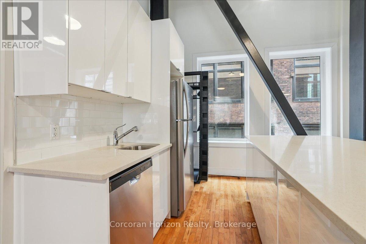 302 - 12 James Street N, Hamilton (Beasley), ON