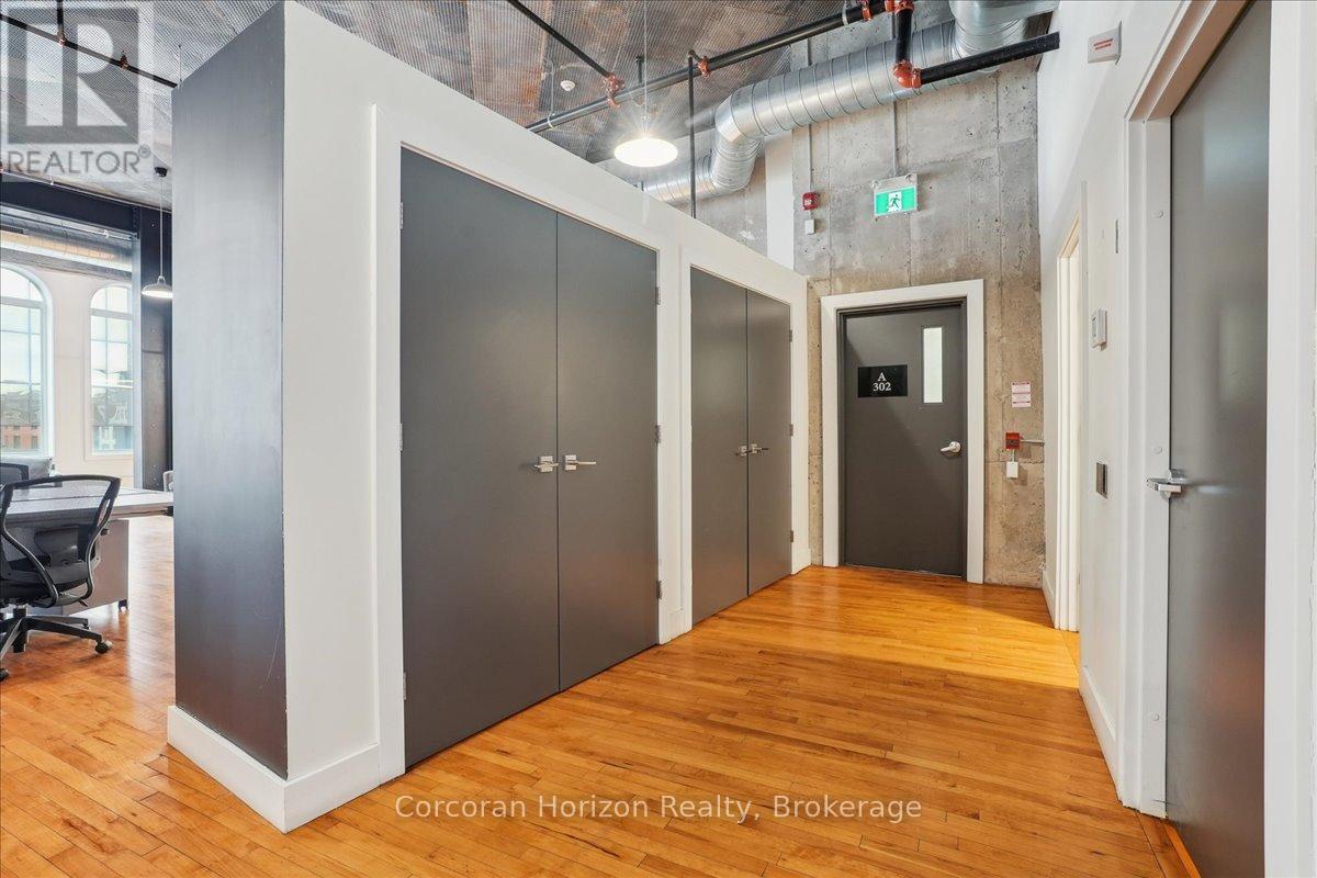 302 - 12 James Street N, Hamilton (Beasley), ON