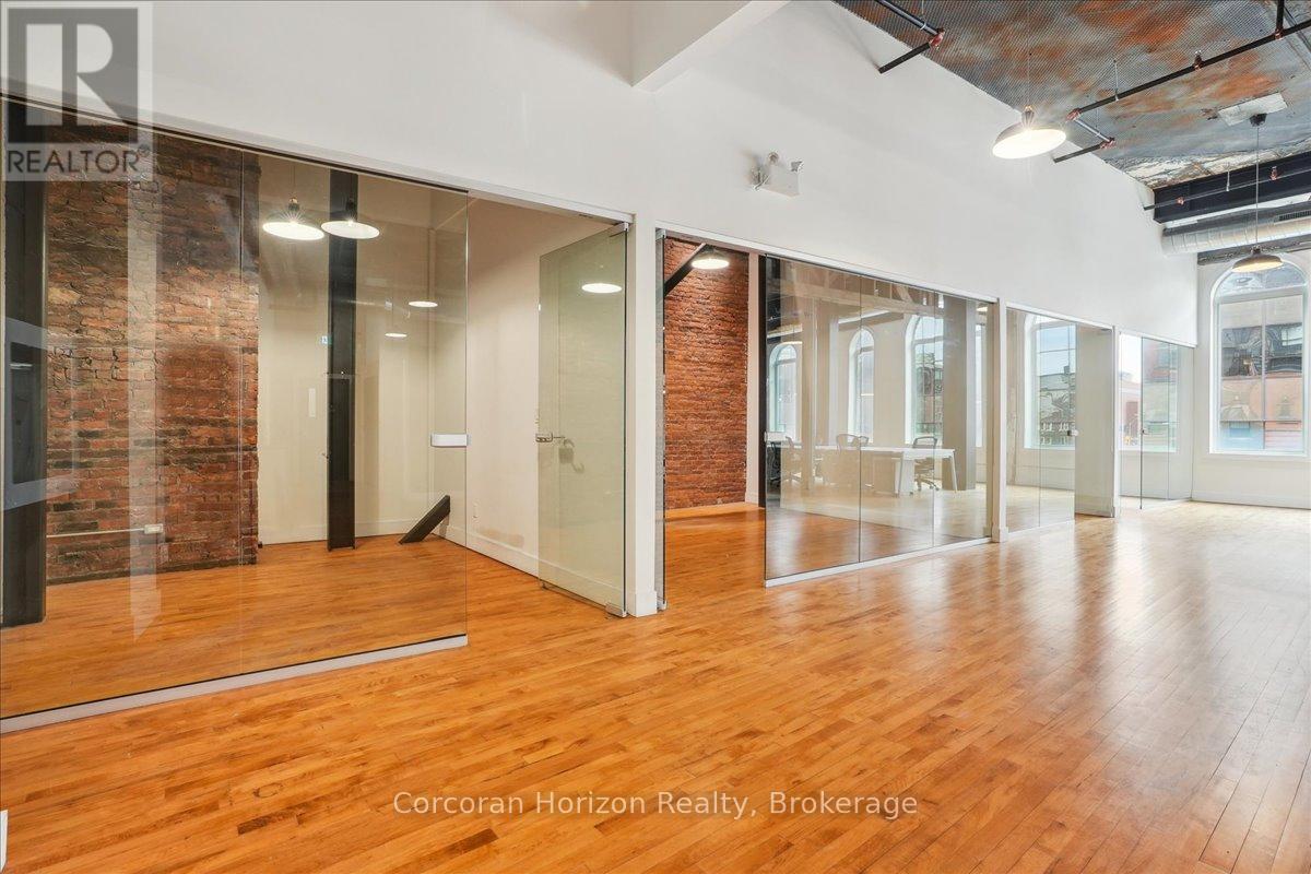 302 - 12 James Street N, Hamilton (Beasley), ON