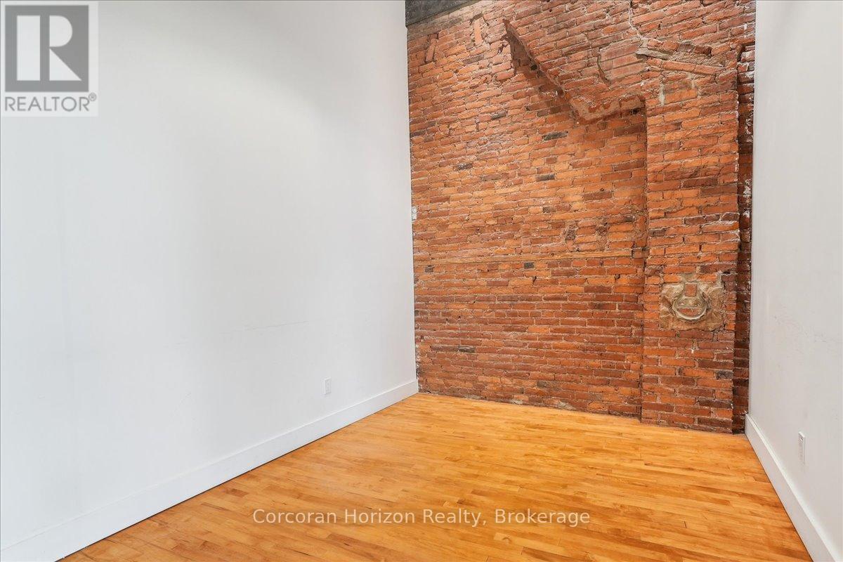 302 - 12 James Street N, Hamilton (Beasley), ON