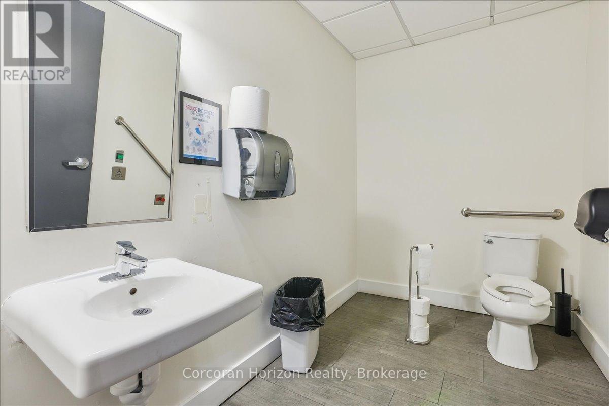 302 - 12 James Street N, Hamilton (Beasley), ON