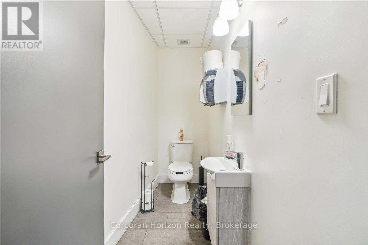 302 - 12 James Street N, Hamilton (Beasley), ON