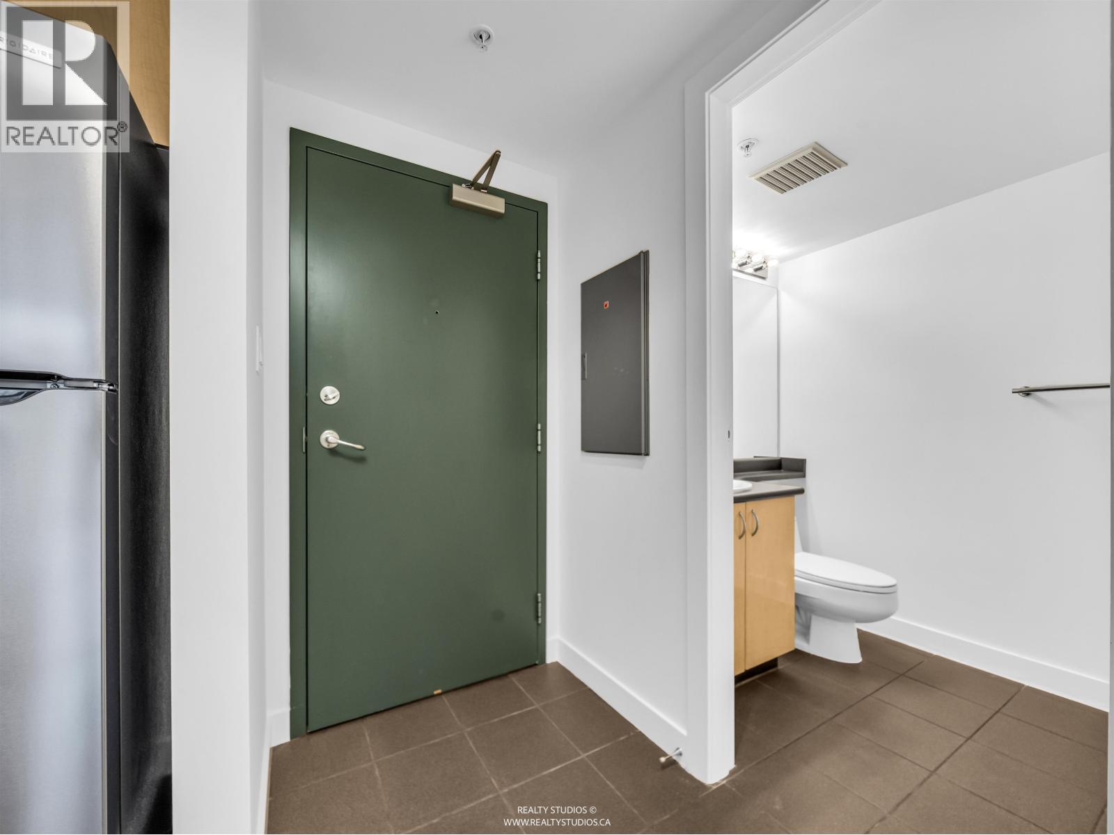 303 1688 Robson Street, Vancouver, BC - Indoor Photo Showing Bathroom