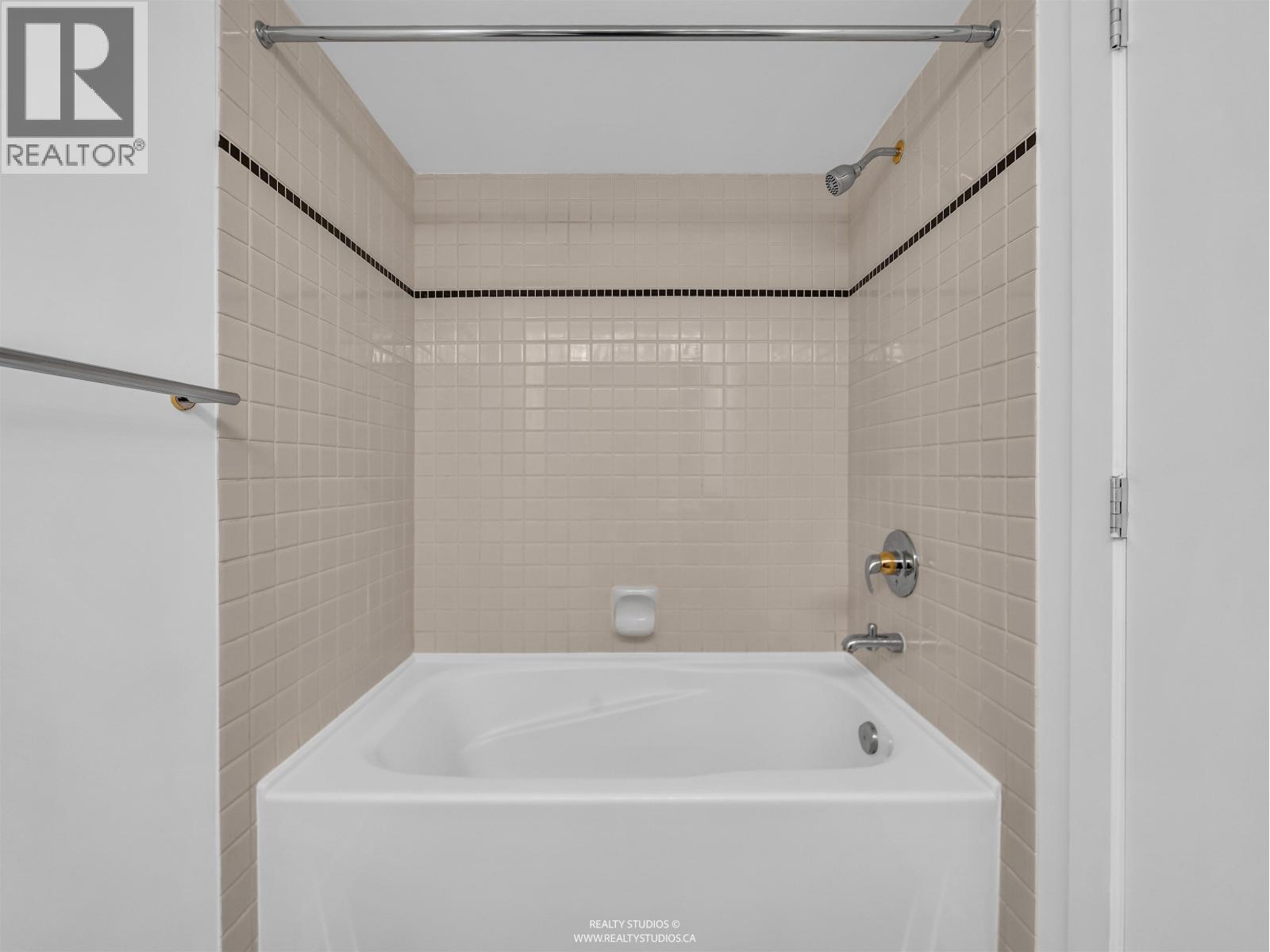 303 1688 Robson Street, Vancouver, BC - Indoor Photo Showing Bathroom