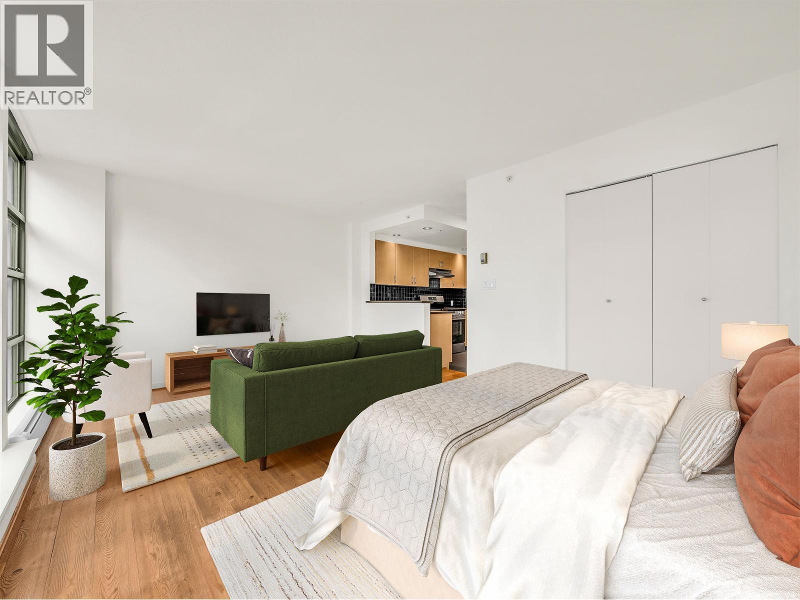 303 1688 Robson Street, Vancouver, BC - Indoor Photo Showing Bedroom