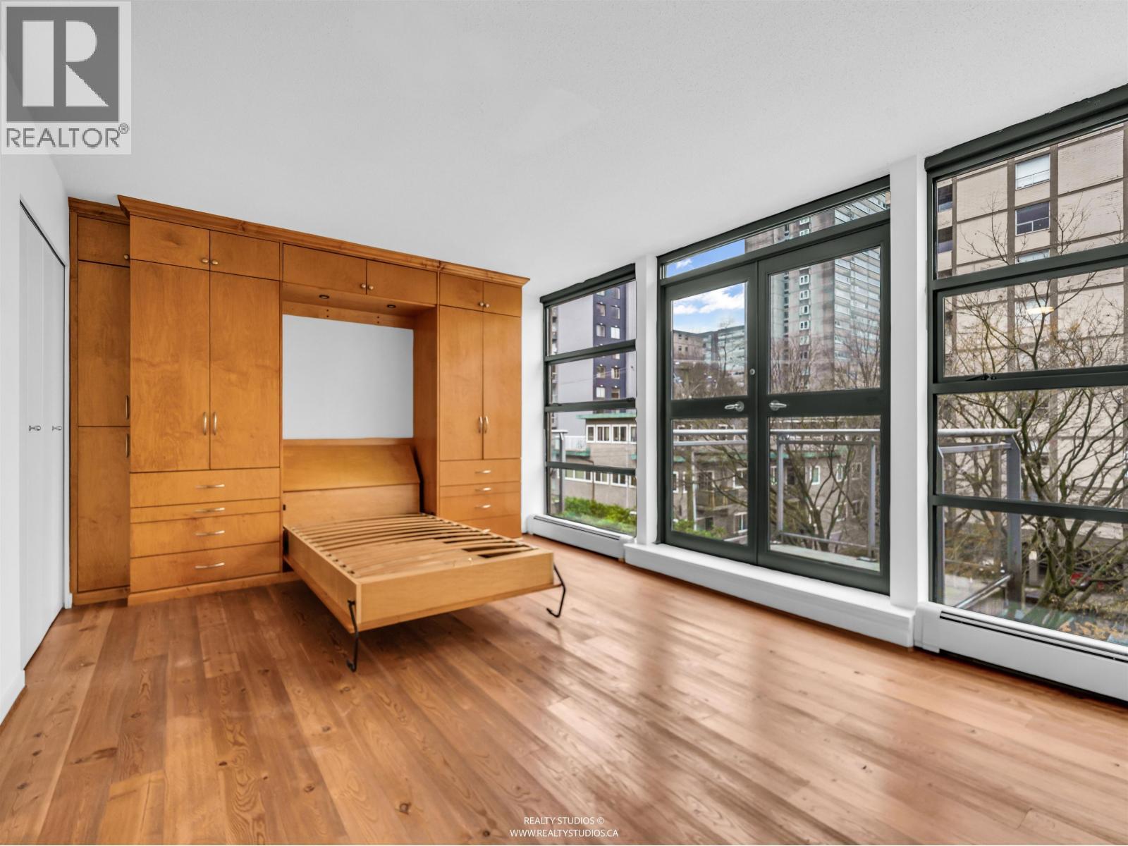 303 1688 Robson Street, Vancouver, BC - Indoor