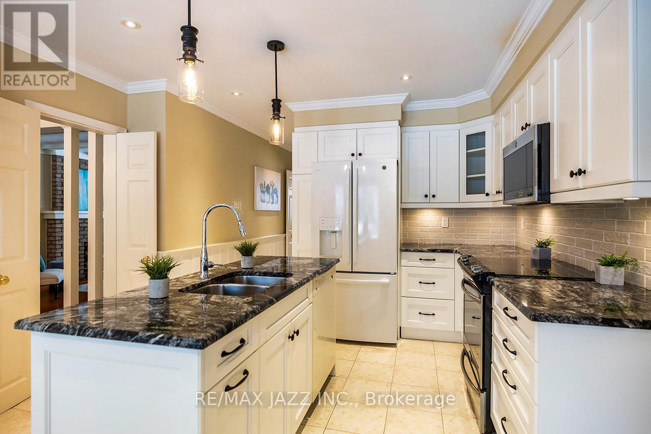 233 Wellington Street, Whitby (Lynde Creek), ON - Indoor Photo Showing Kitchen With Double Sink With Upgraded Kitchen