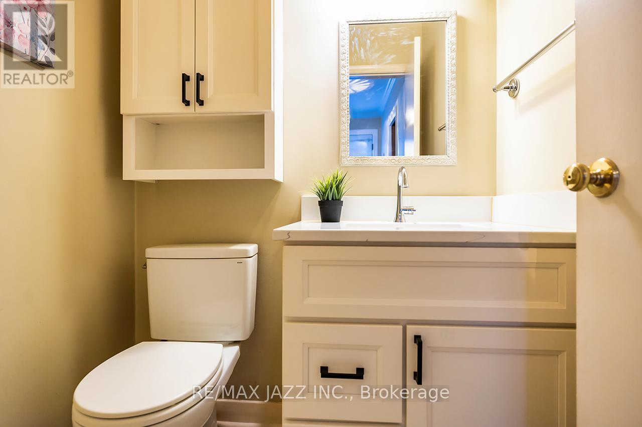 233 Wellington Street, Whitby (Lynde Creek), ON - Indoor Photo Showing Bathroom