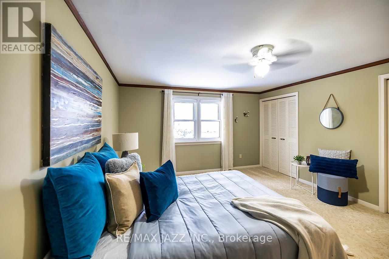 233 Wellington Street, Whitby (Lynde Creek), ON - Indoor Photo Showing Bedroom