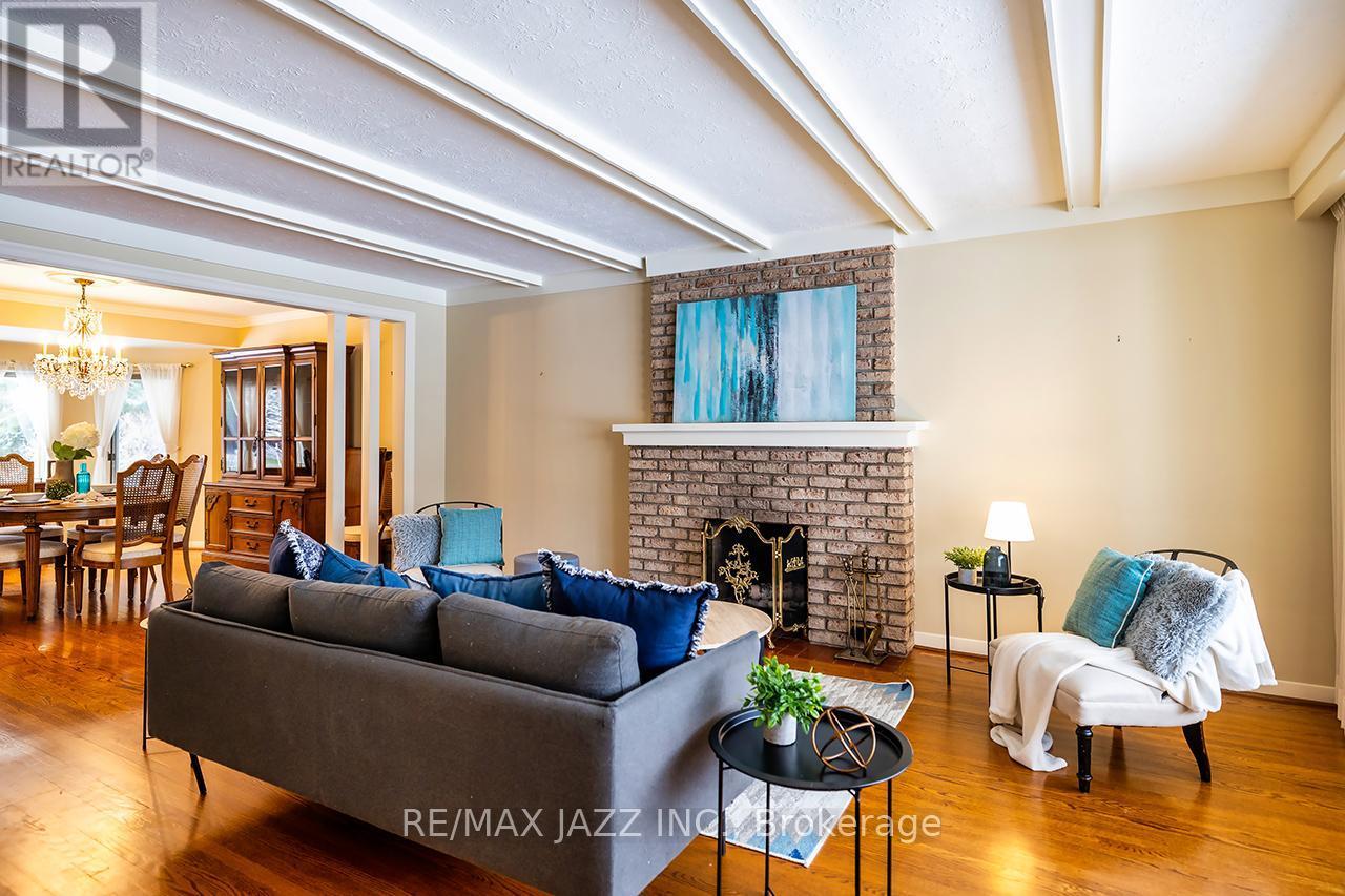 233 Wellington Street, Whitby (Lynde Creek), ON - Indoor Photo Showing Living Room With Fireplace