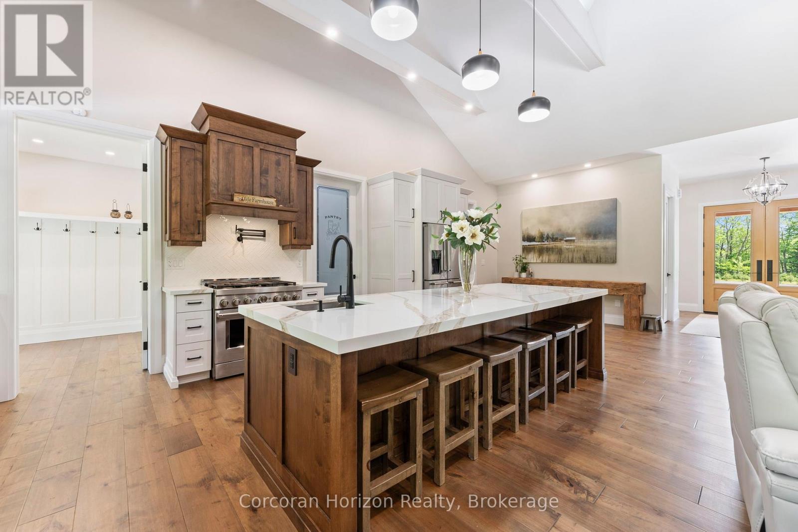 11 Cockshutt Road, Brant (Brantford Twp), ON - Indoor Photo Showing Kitchen With Upgraded Kitchen