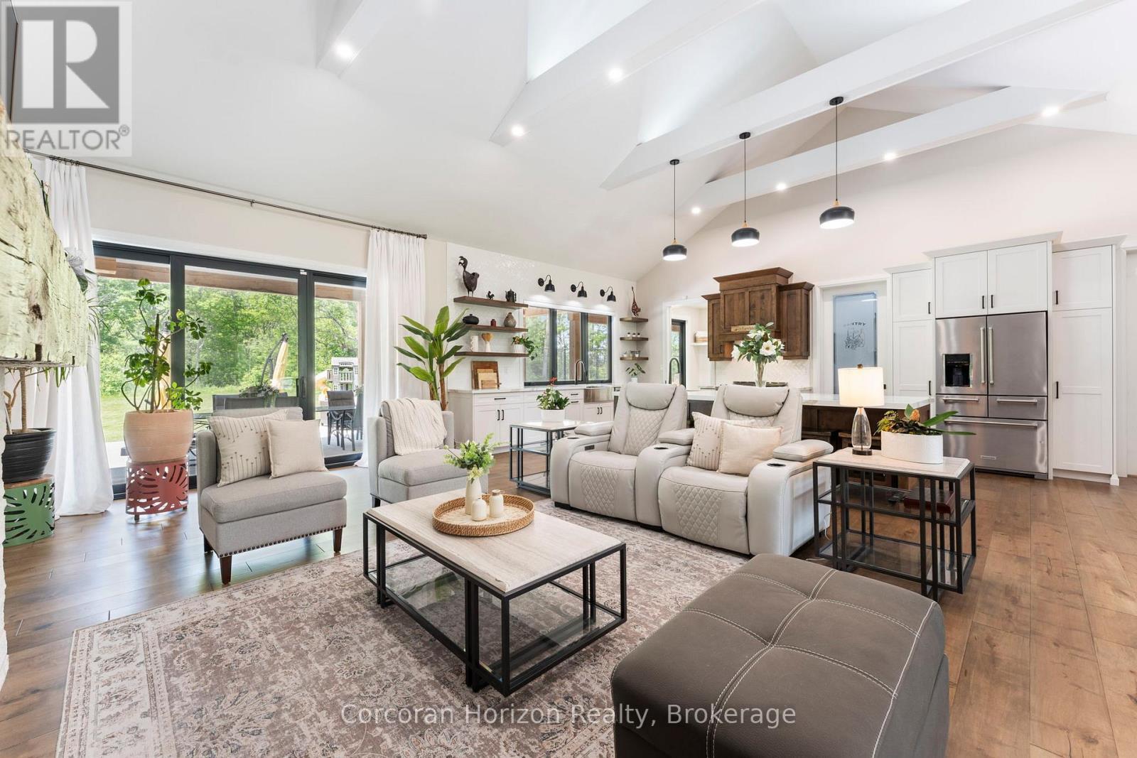 11 Cockshutt Road, Brant (Brantford Twp), ON - Indoor Photo Showing Living Room