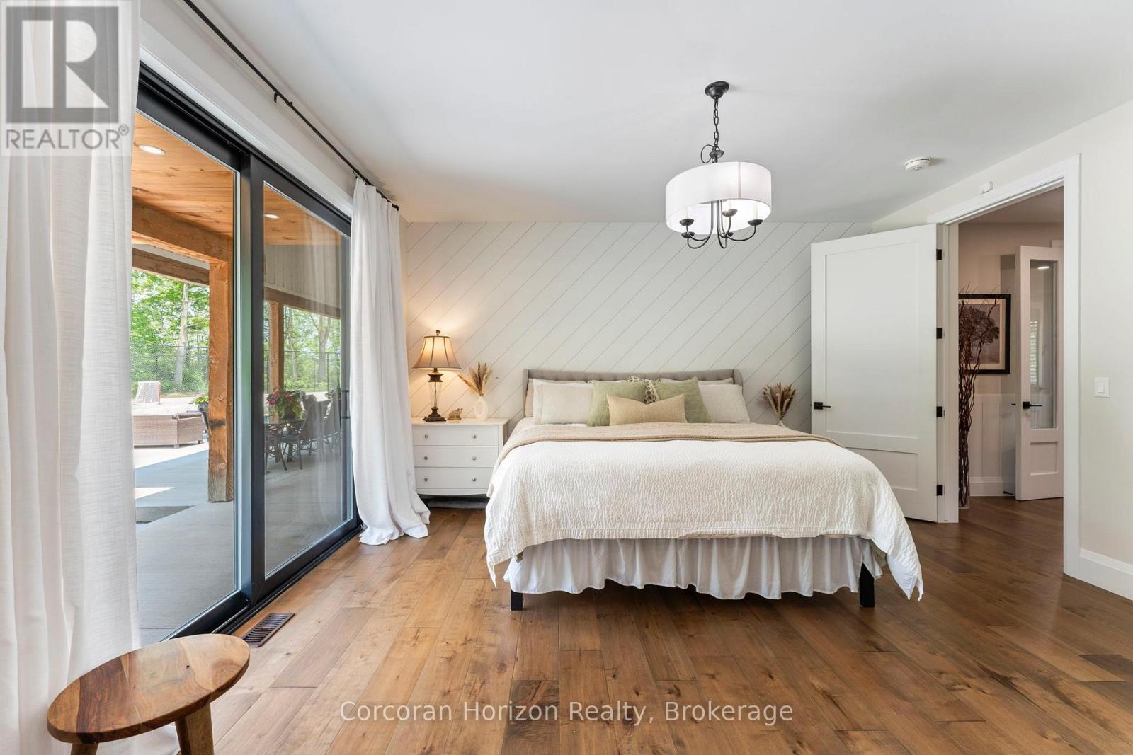 11 Cockshutt Road, Brant (Brantford Twp), ON - Indoor Photo Showing Bedroom