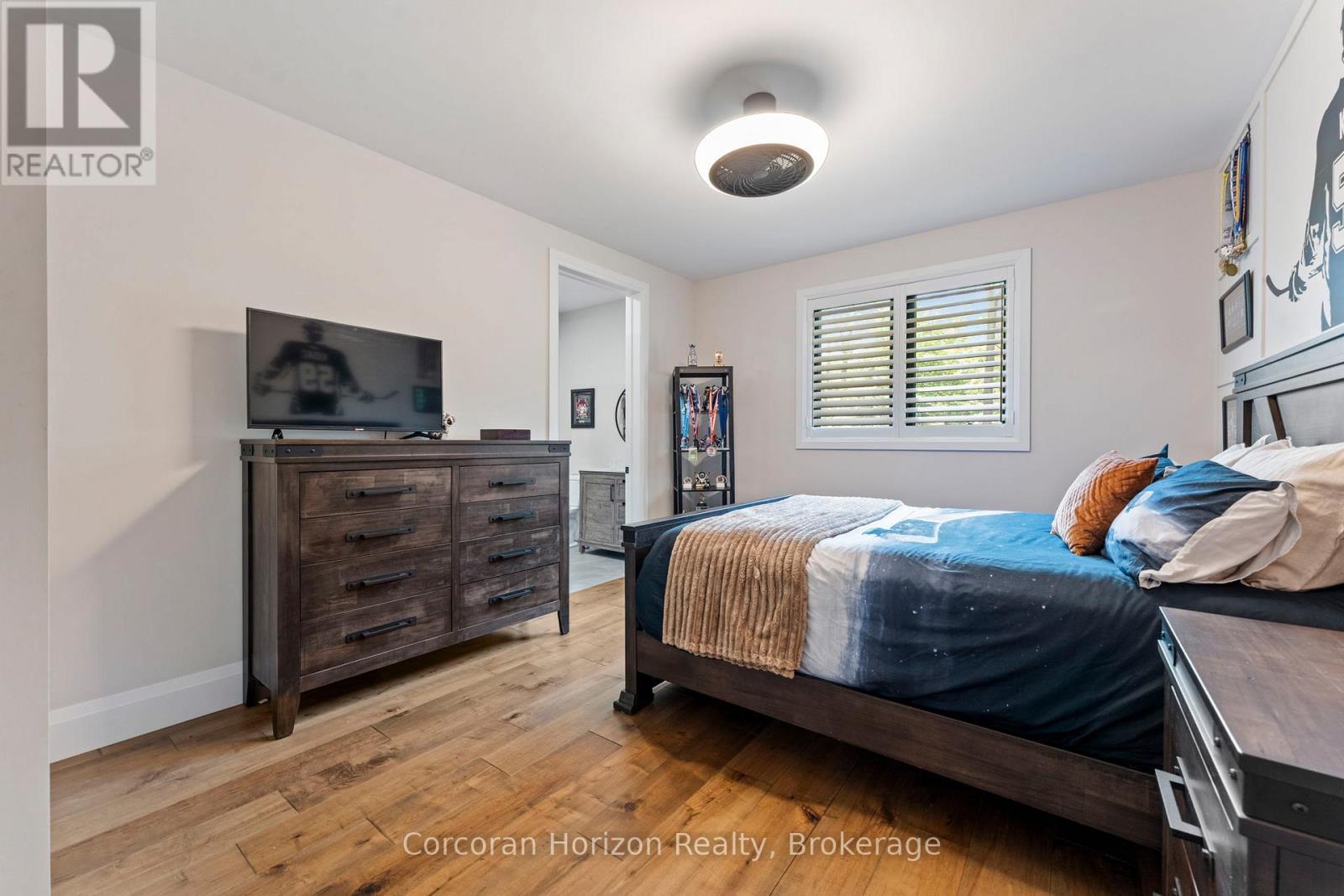 11 Cockshutt Road, Brant (Brantford Twp), ON - Indoor Photo Showing Bedroom