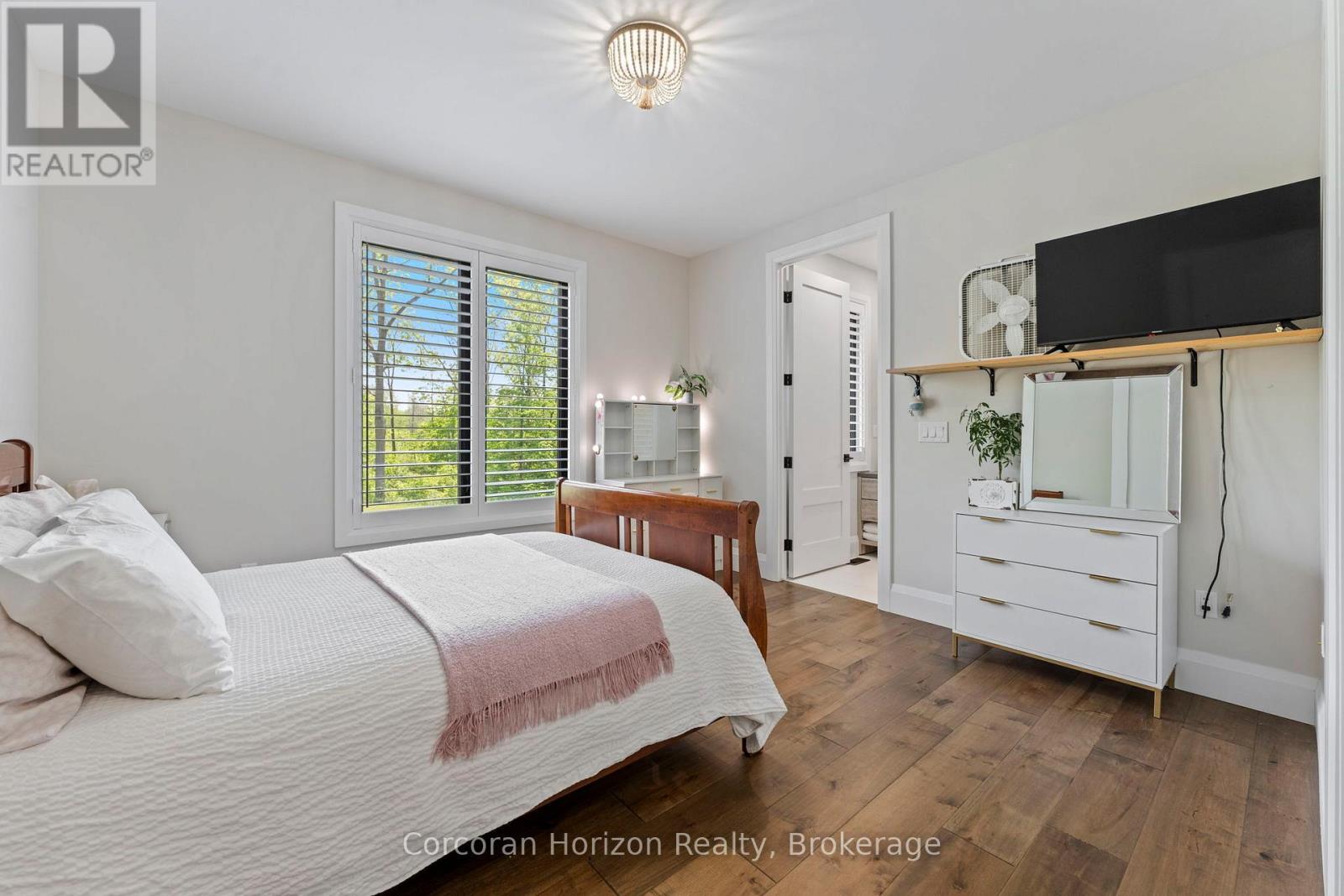 11 Cockshutt Road, Brant (Brantford Twp), ON - Indoor Photo Showing Bedroom