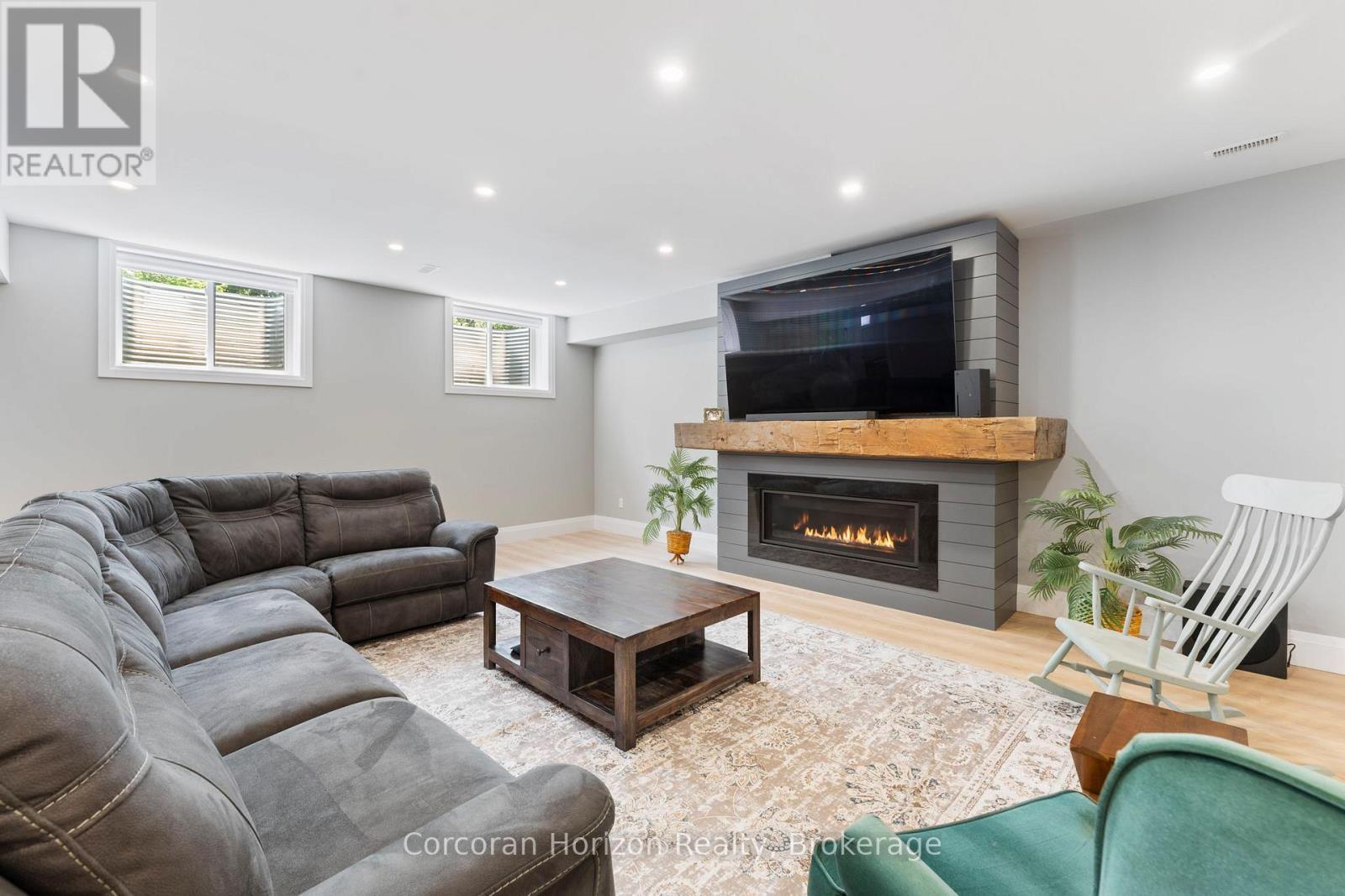 11 Cockshutt Road, Brant (Brantford Twp), ON - Indoor Photo Showing Living Room With Fireplace