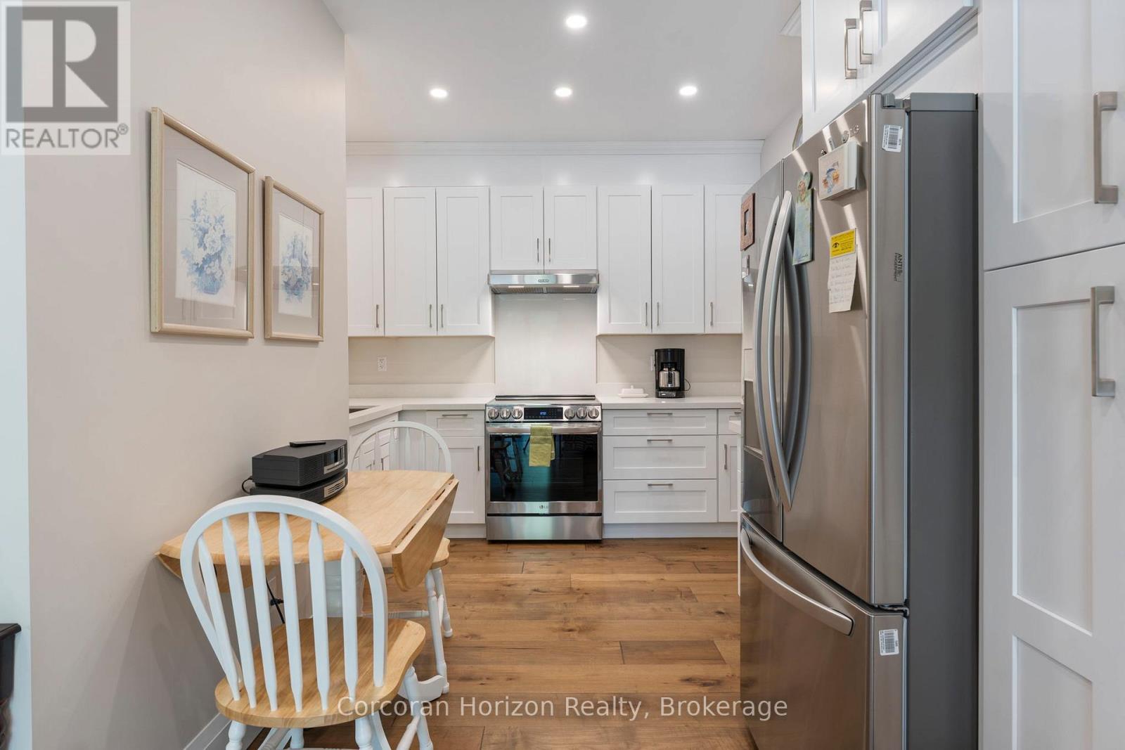 11 Cockshutt Road, Brant (Brantford Twp), ON - Indoor Photo Showing Kitchen