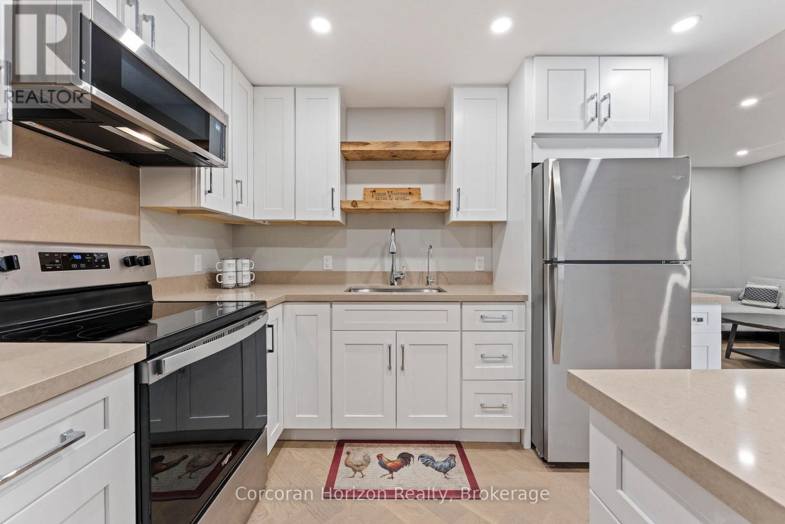 11 Cockshutt Road, Brant (Brantford Twp), ON - Indoor Photo Showing Kitchen