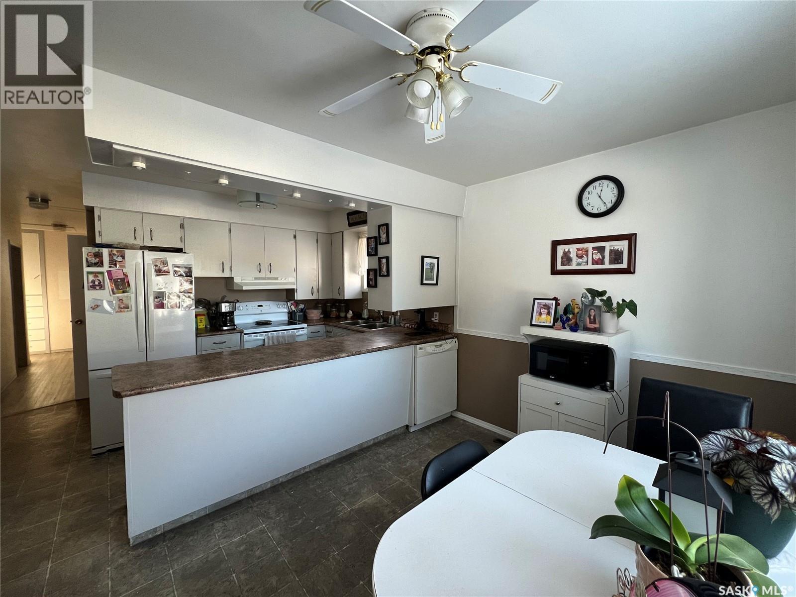 105 Bemister Avenue W, Melfort, SK - Indoor Photo Showing Kitchen