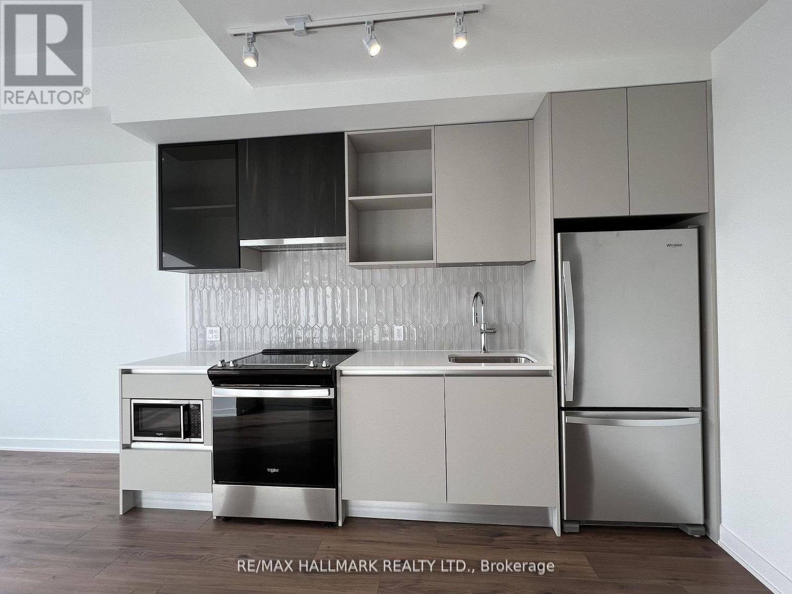 329 - 405 Dundas Street W, Oakville, ON - Indoor Photo Showing Kitchen