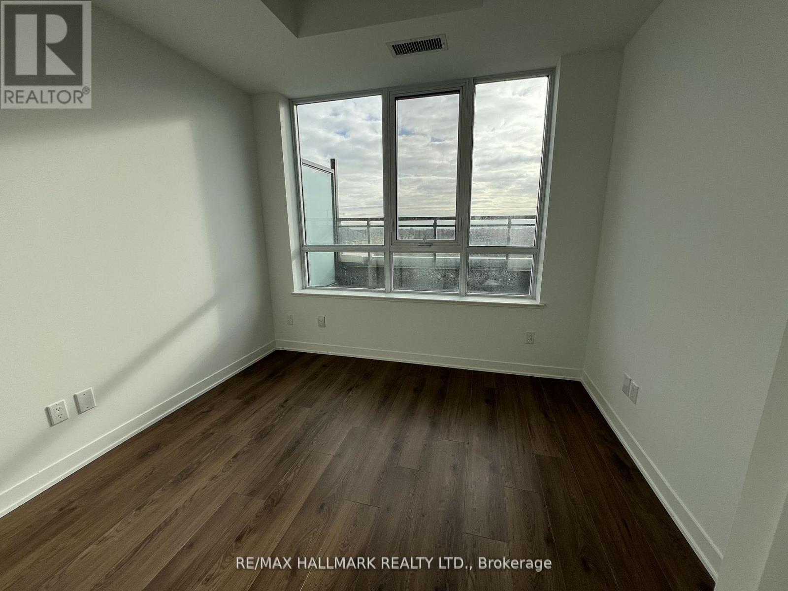 329 - 405 Dundas Street W, Oakville, ON - Indoor Photo Showing Other Room