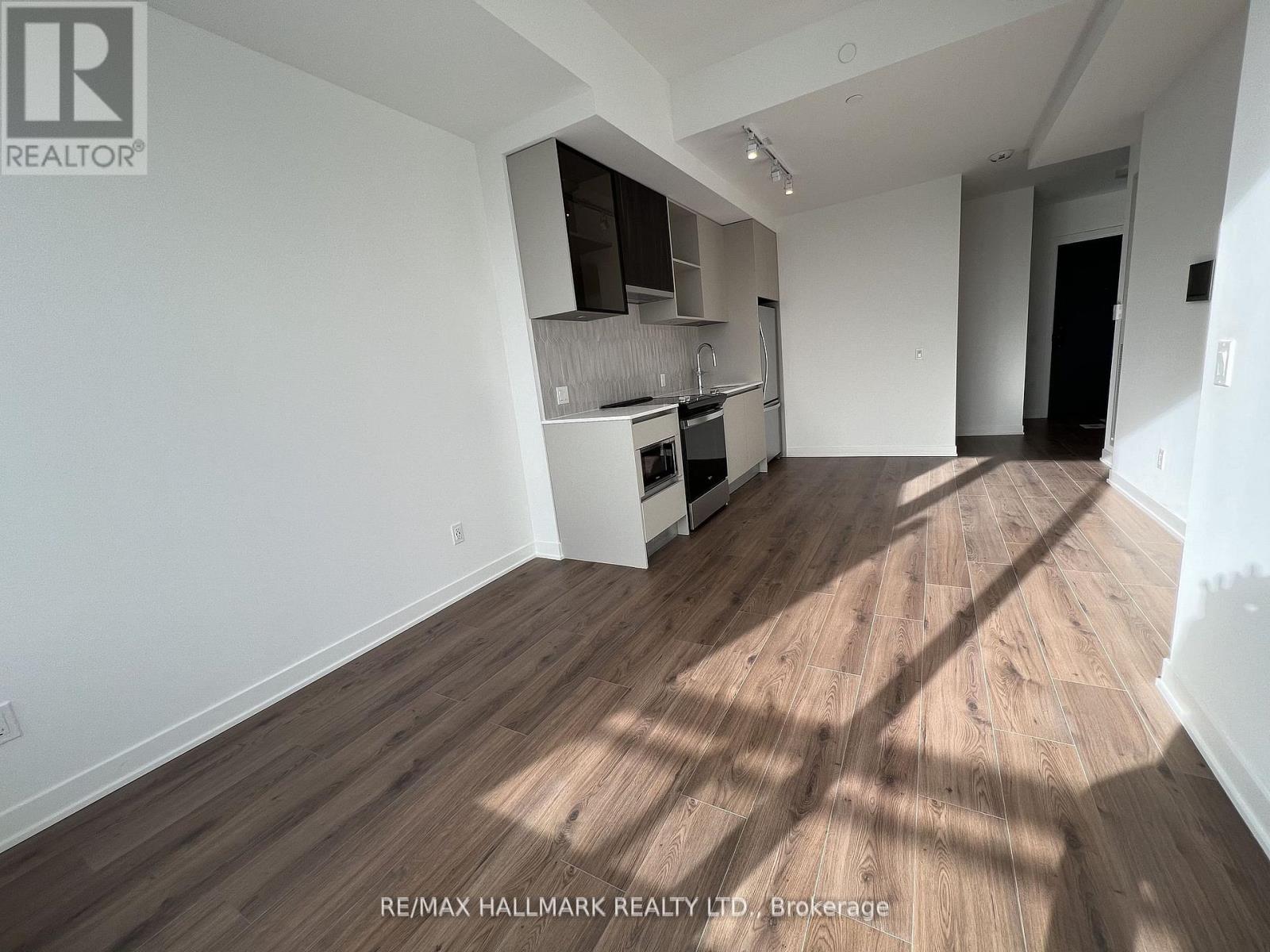 329 - 405 Dundas Street W, Oakville, ON - Indoor