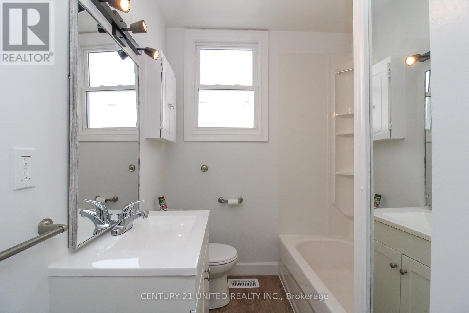 611 Asburnham Drive, Peterborough (Ashburnham Ward 4), ON - Indoor Photo Showing Bathroom