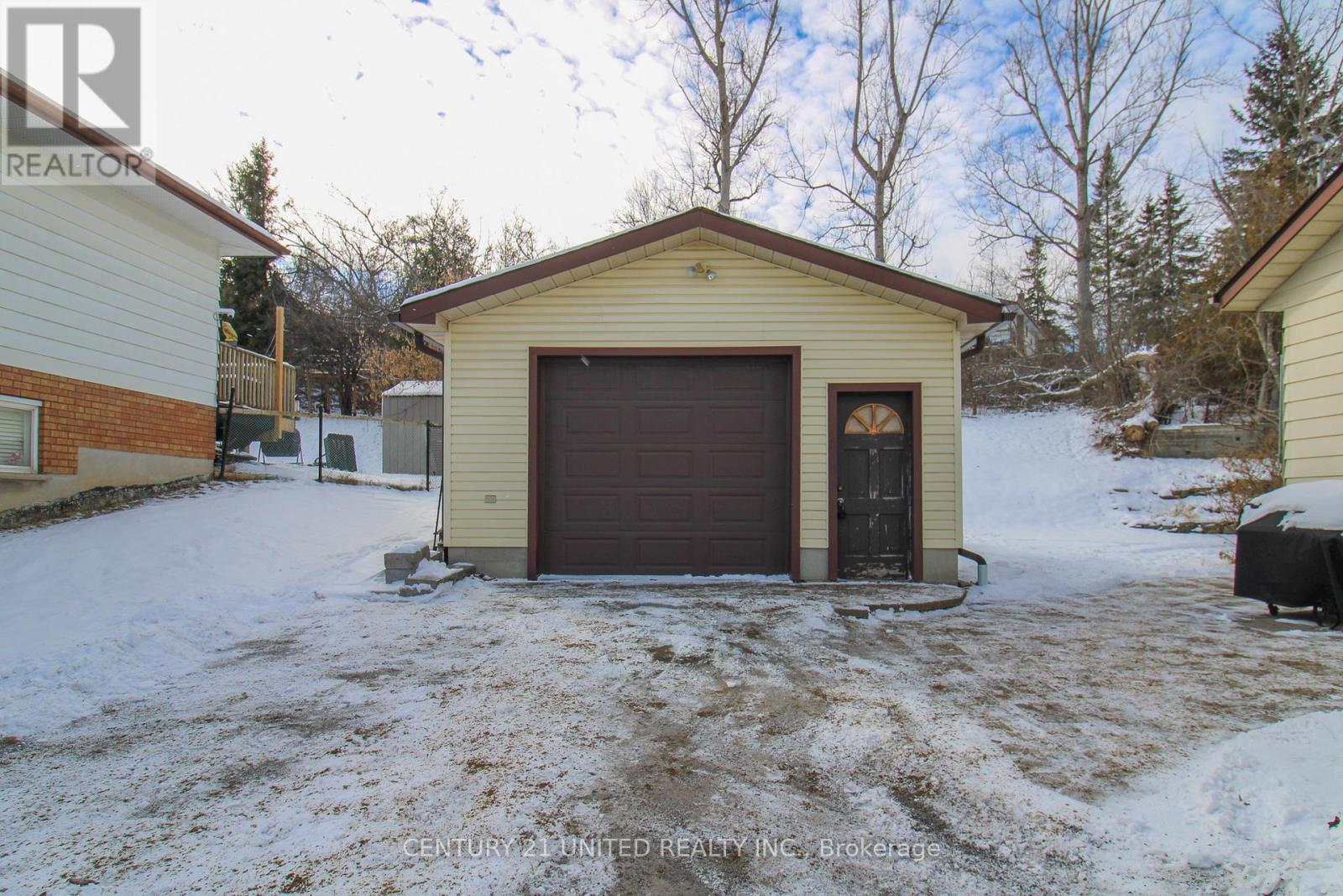 611 Asburnham Drive, Peterborough (Ashburnham Ward 4), ON - Outdoor