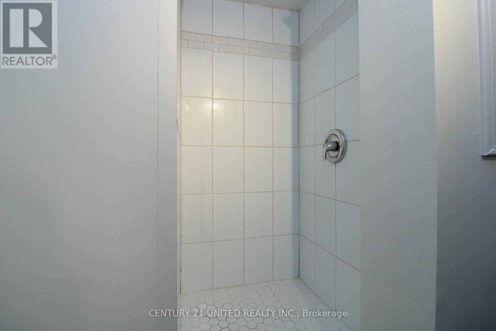 611 Asburnham Drive, Peterborough (Ashburnham Ward 4), ON - Indoor Photo Showing Bathroom