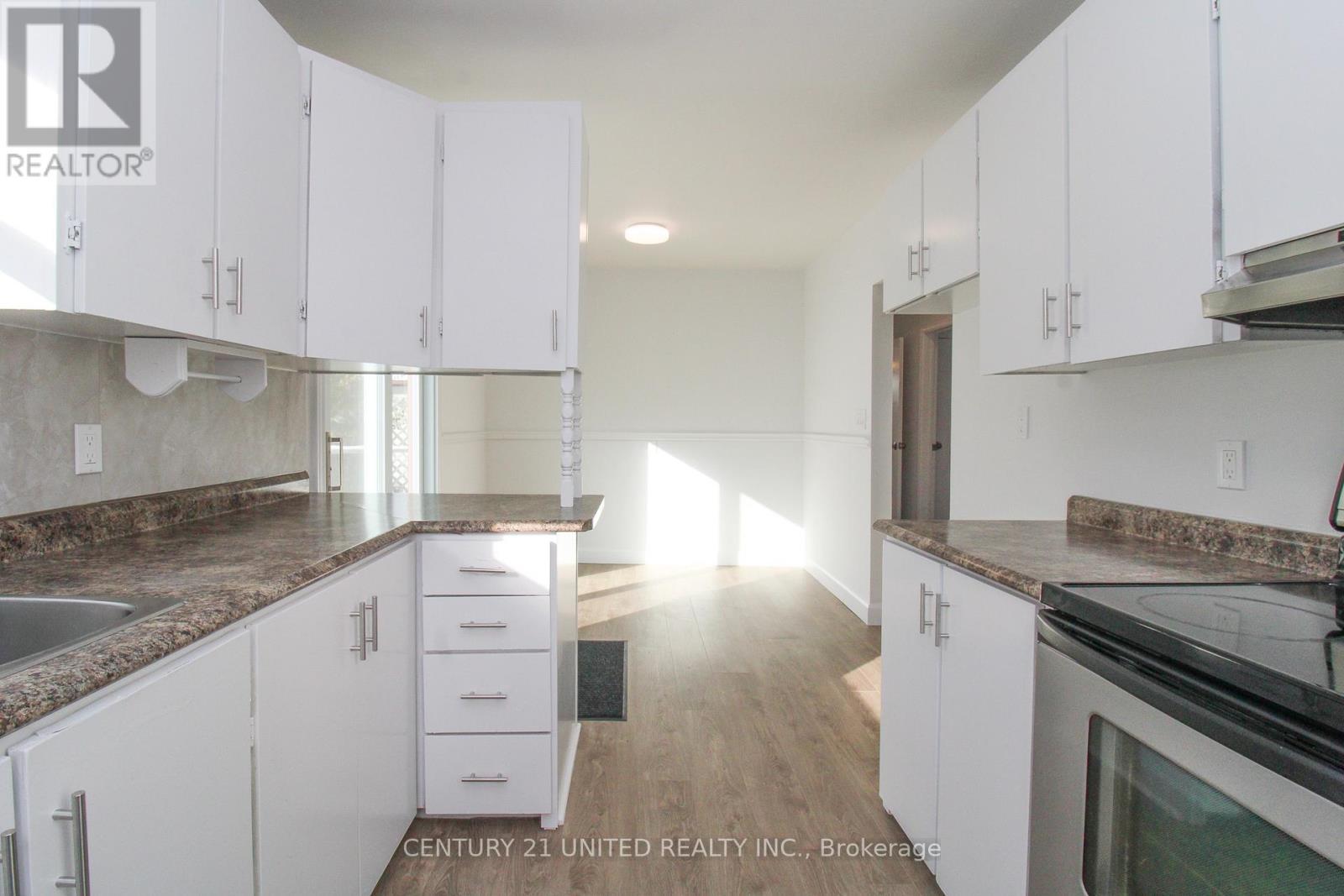611 Asburnham Drive, Peterborough (Ashburnham Ward 4), ON - Indoor Photo Showing Kitchen