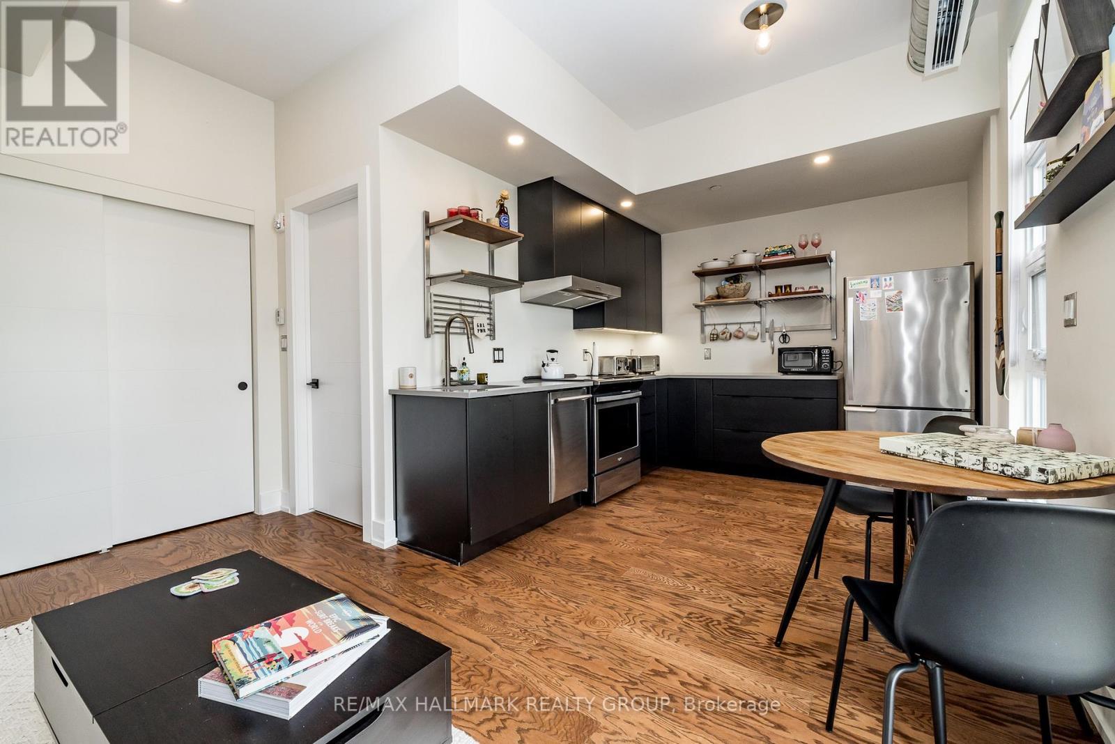 404 - 101 Pinhey Street N, Ottawa, ON - Indoor Photo Showing Kitchen