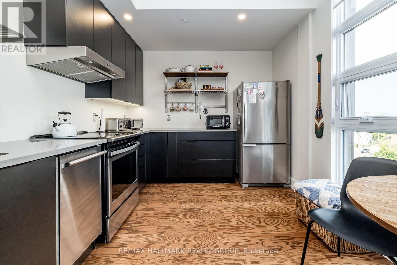 404 - 101 Pinhey Street N, Ottawa, ON - Indoor Photo Showing Kitchen With Stainless Steel Kitchen