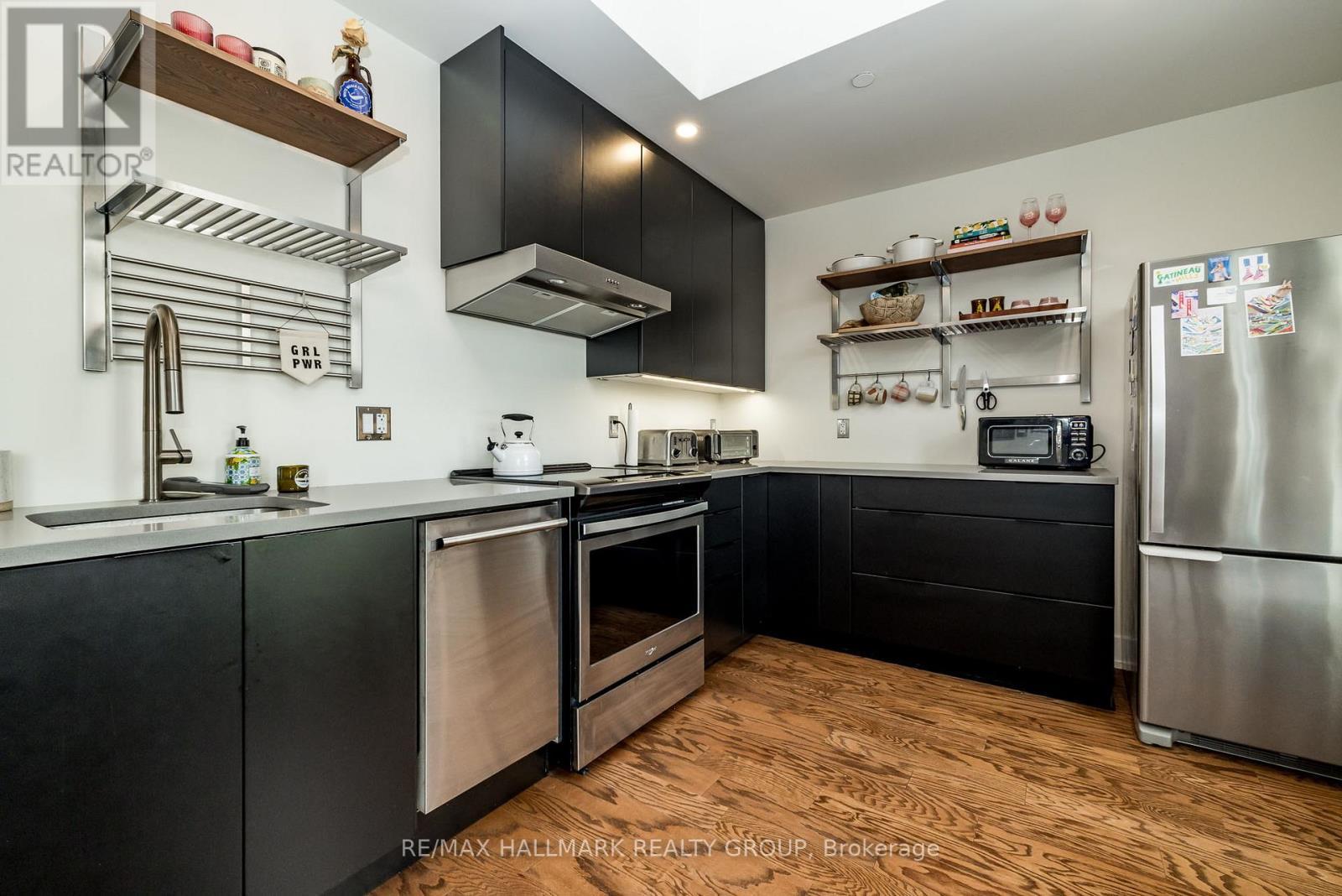 404 - 101 Pinhey Street N, Ottawa, ON - Indoor Photo Showing Kitchen With Stainless Steel Kitchen
