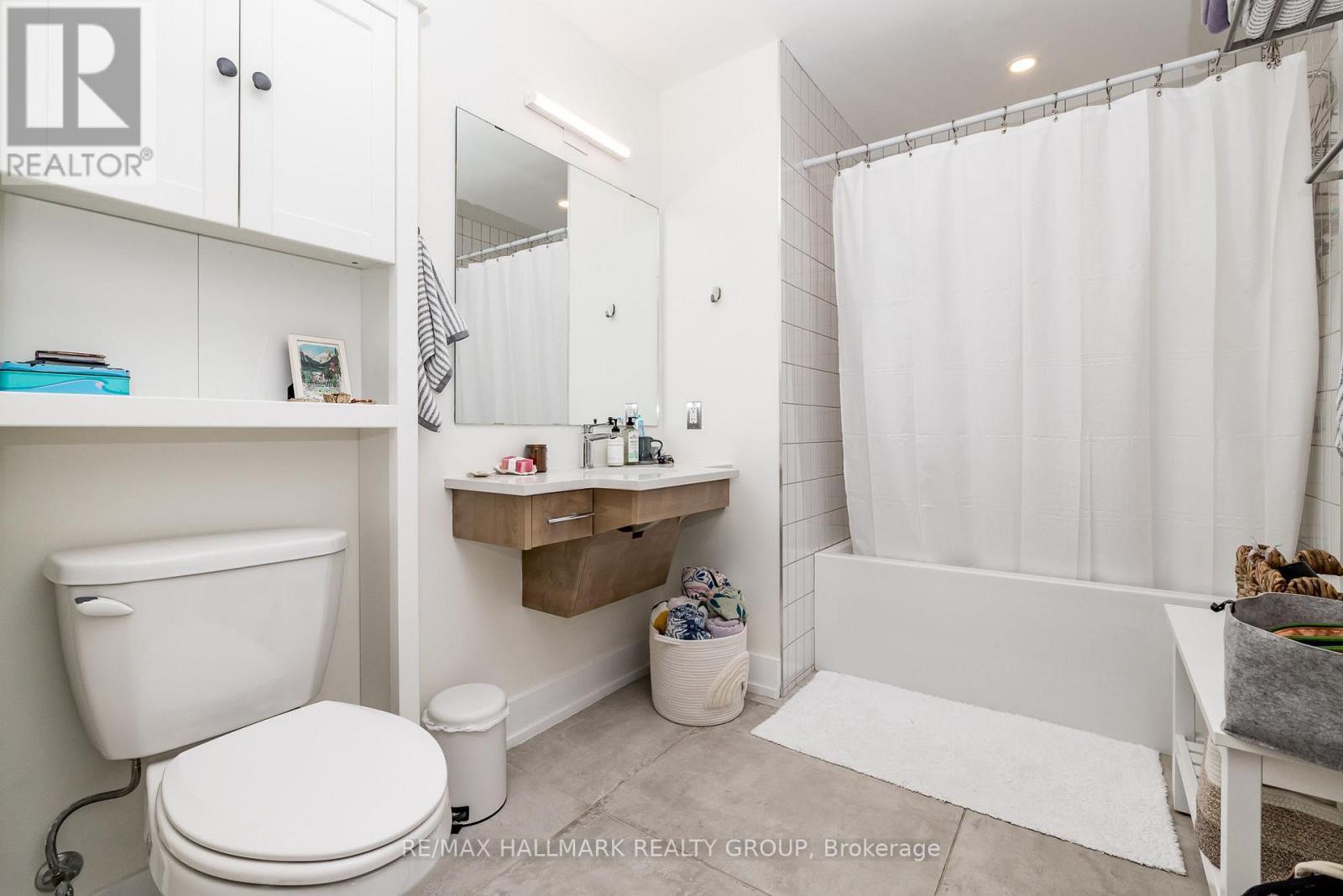 404 - 101 Pinhey Street N, Ottawa, ON - Indoor Photo Showing Bathroom