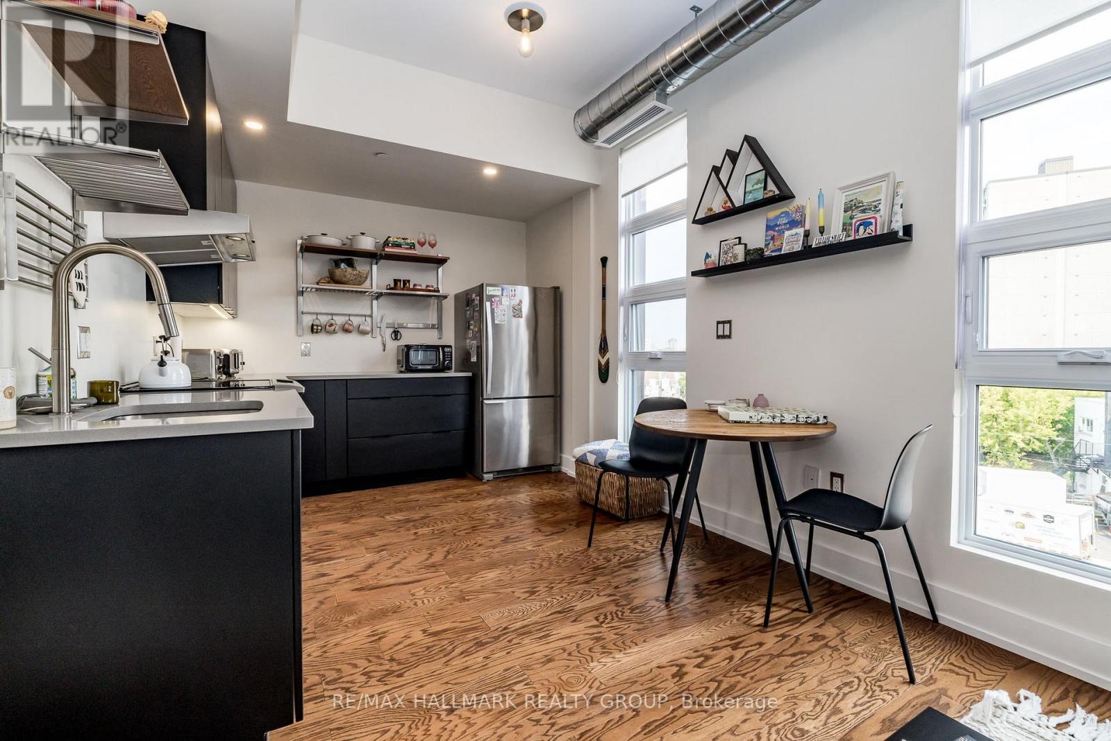 404 - 101 Pinhey Street N, Ottawa, ON - Indoor Photo Showing Kitchen