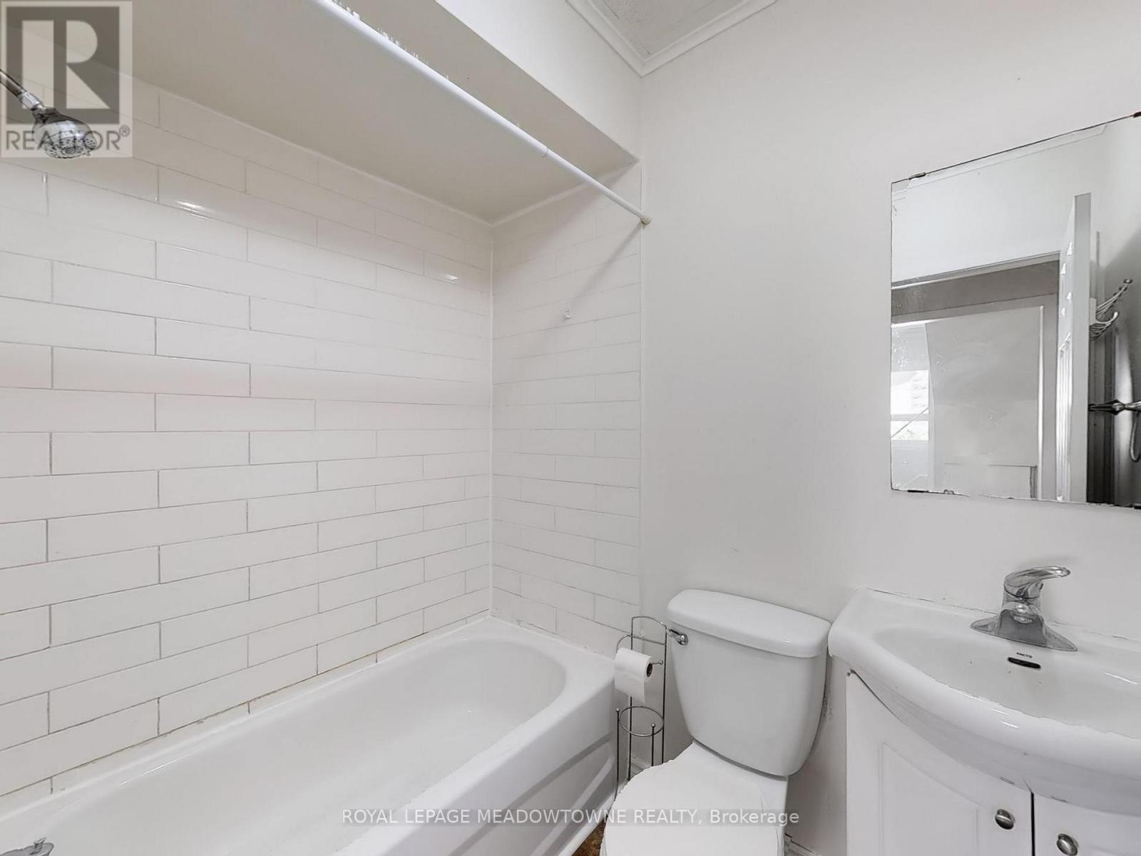 1 - 12 Wesleyan Street, Halton Hills, ON - Indoor Photo Showing Bathroom