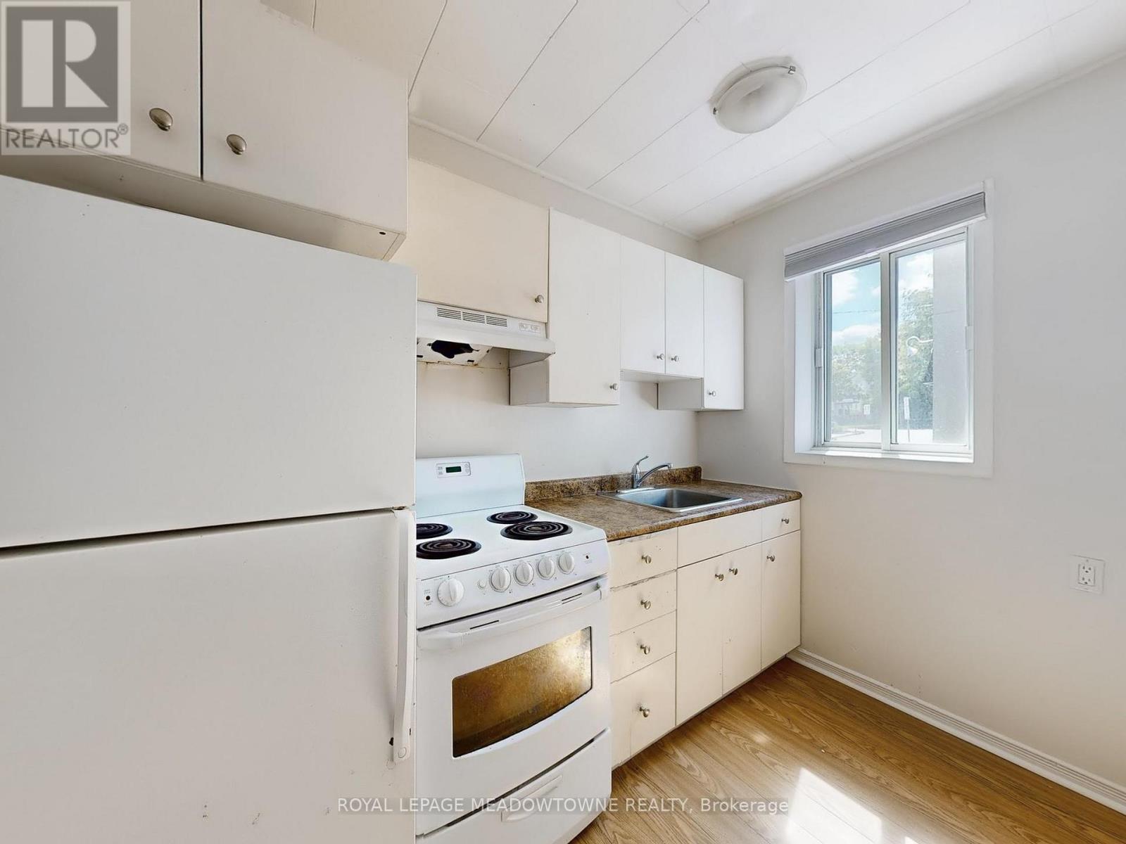 1 - 12 Wesleyan Street, Halton Hills, ON - Indoor Photo Showing Kitchen
